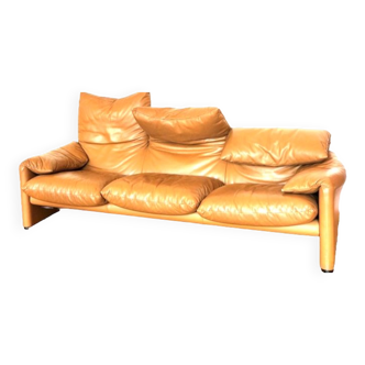 Maranlunga Cassina leather sofa by Vico Magistretti