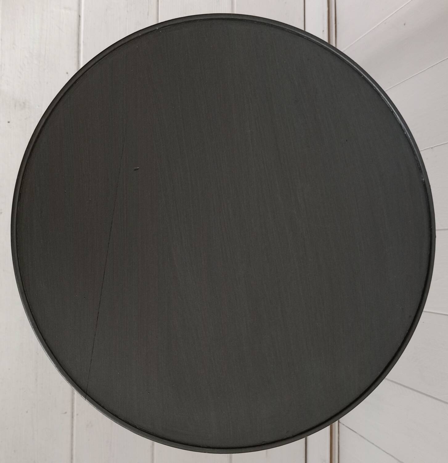 Tripod pedestal table