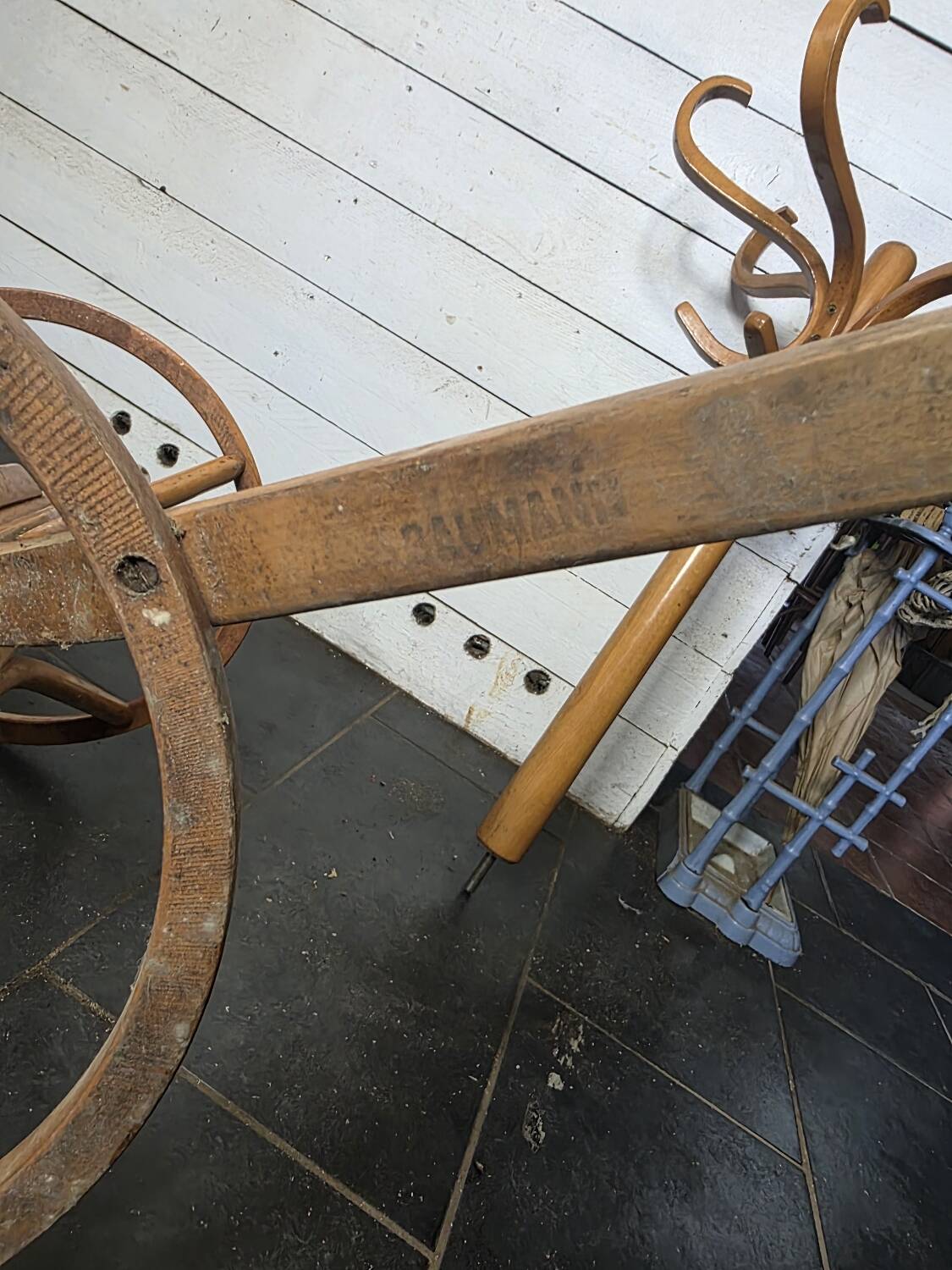 Baumann parrot coat rack from the 50s