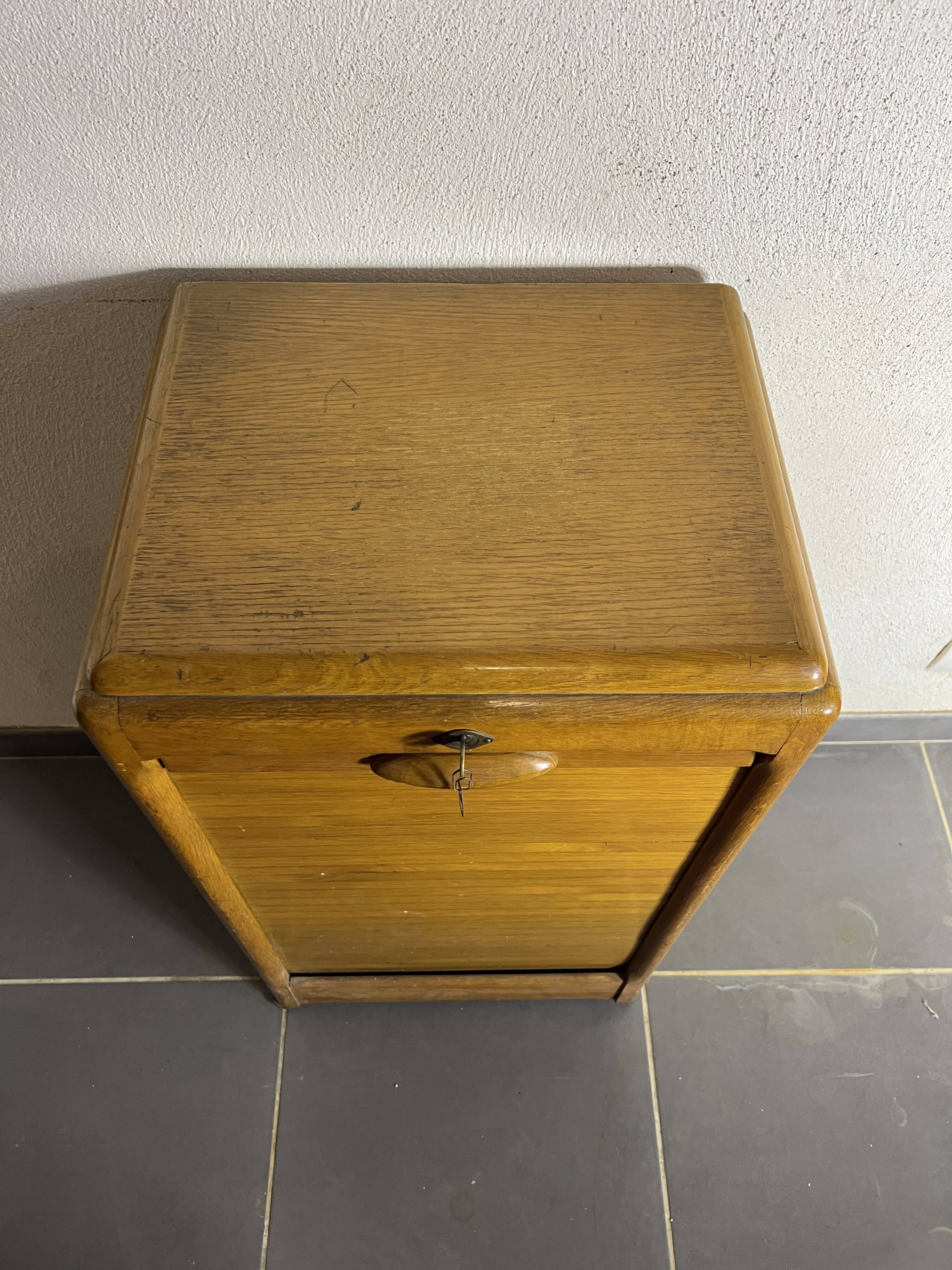 Meuble à rideau