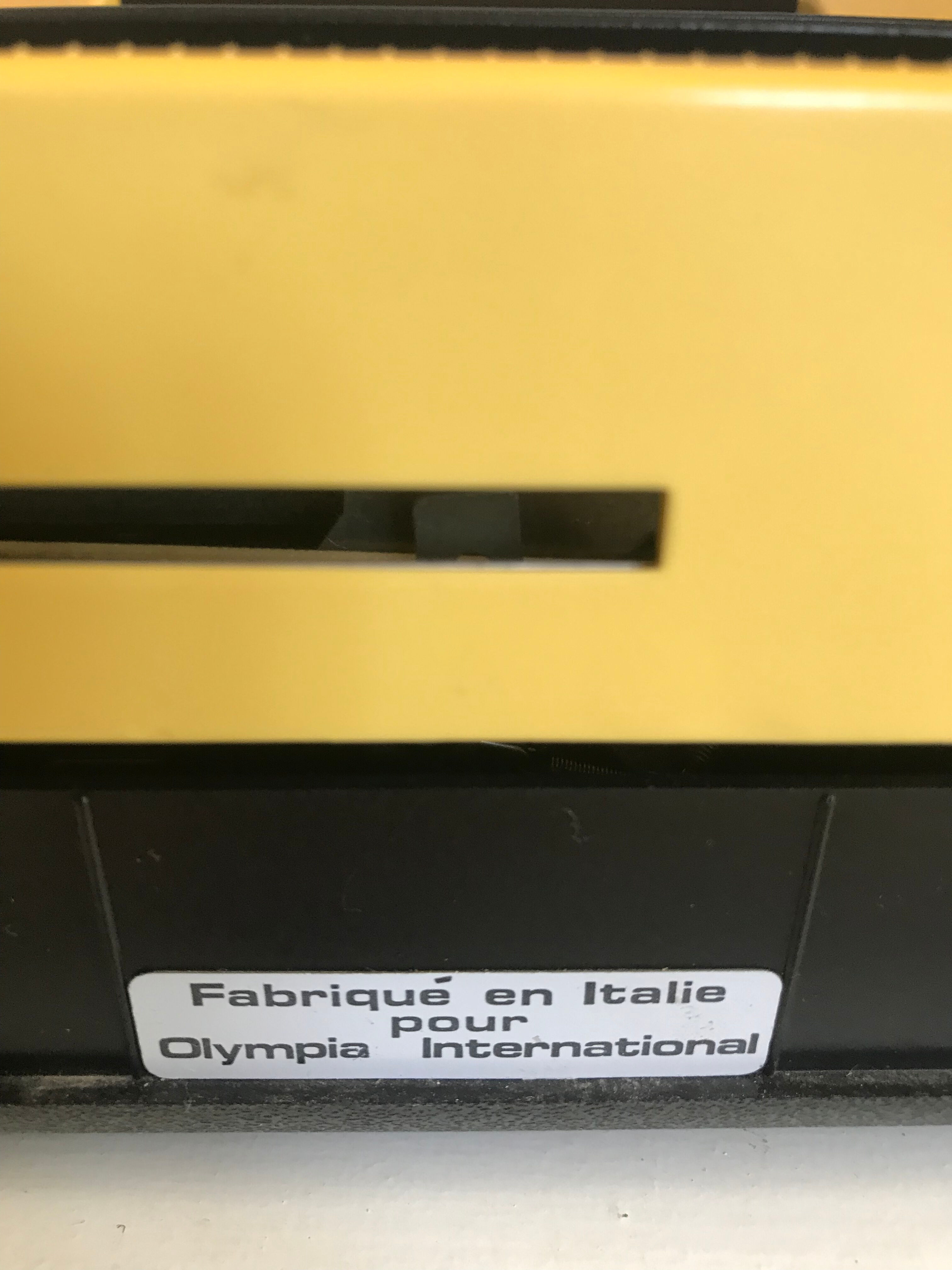 Typewriter Olympia Dactylette