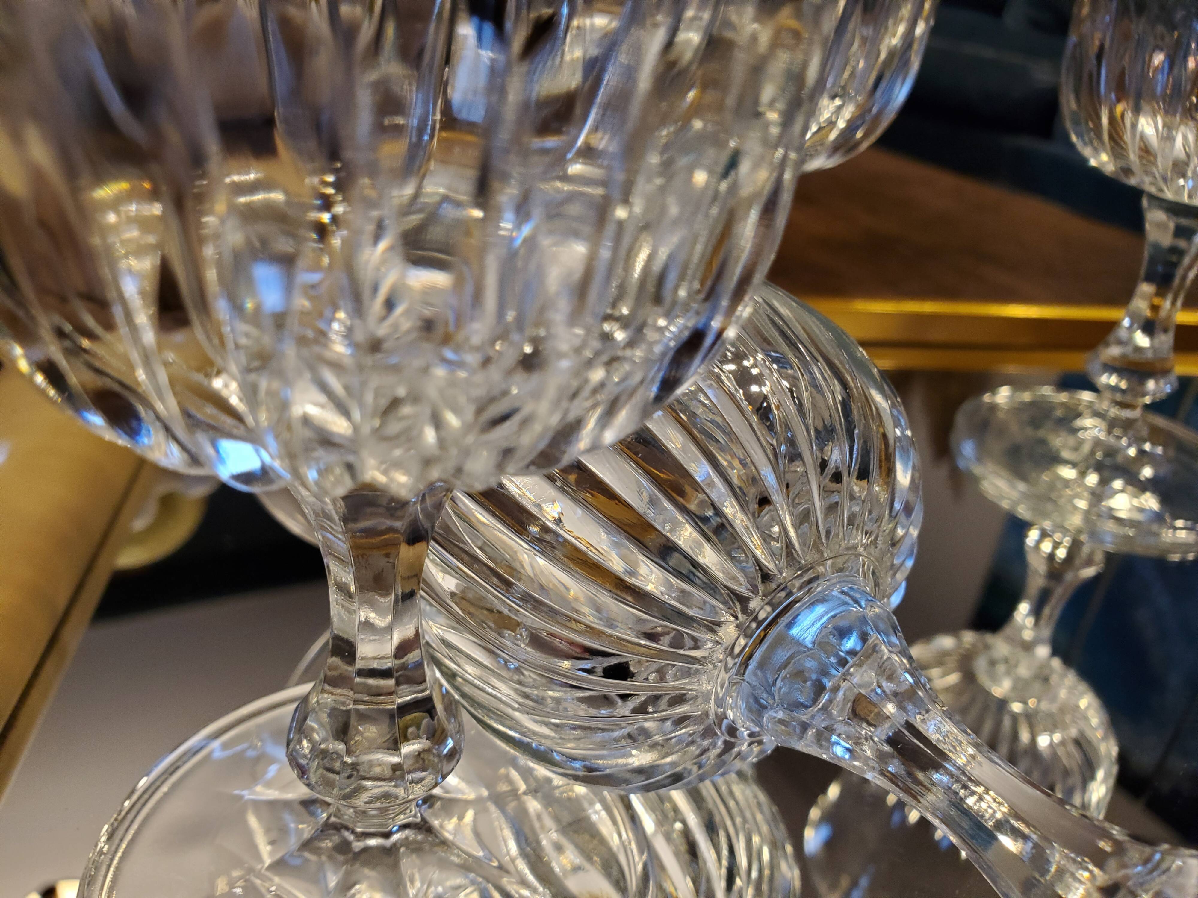 6 chiseled glass foot glasses