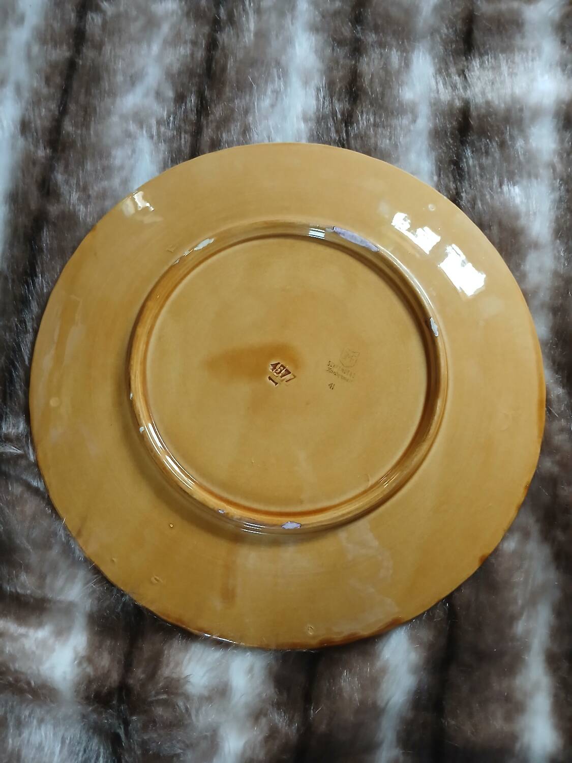 Plat rond vintage en majolique