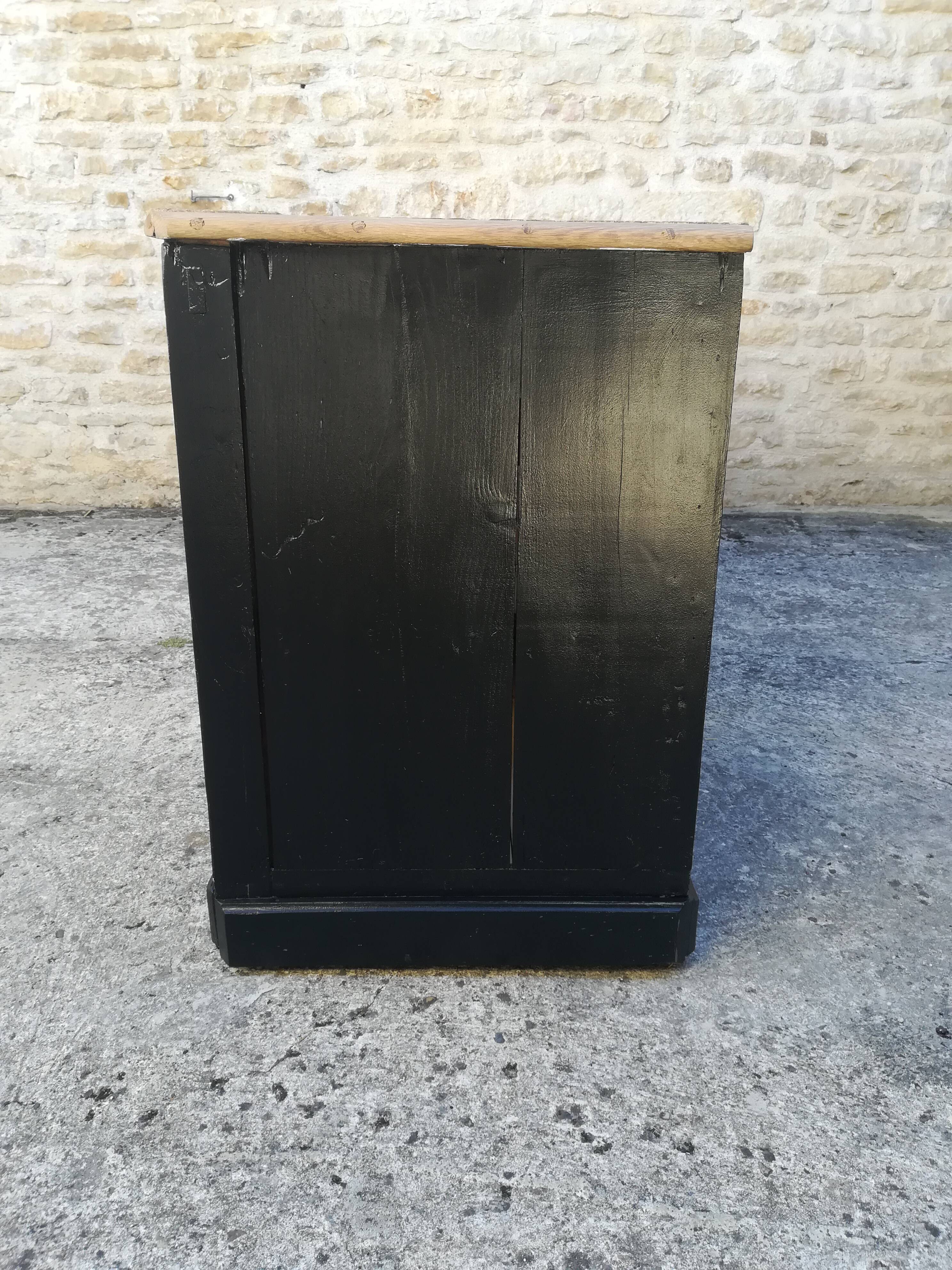 Counter 4 sliding doors