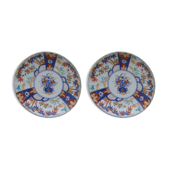 Pair of plates imari Japan floral decoration