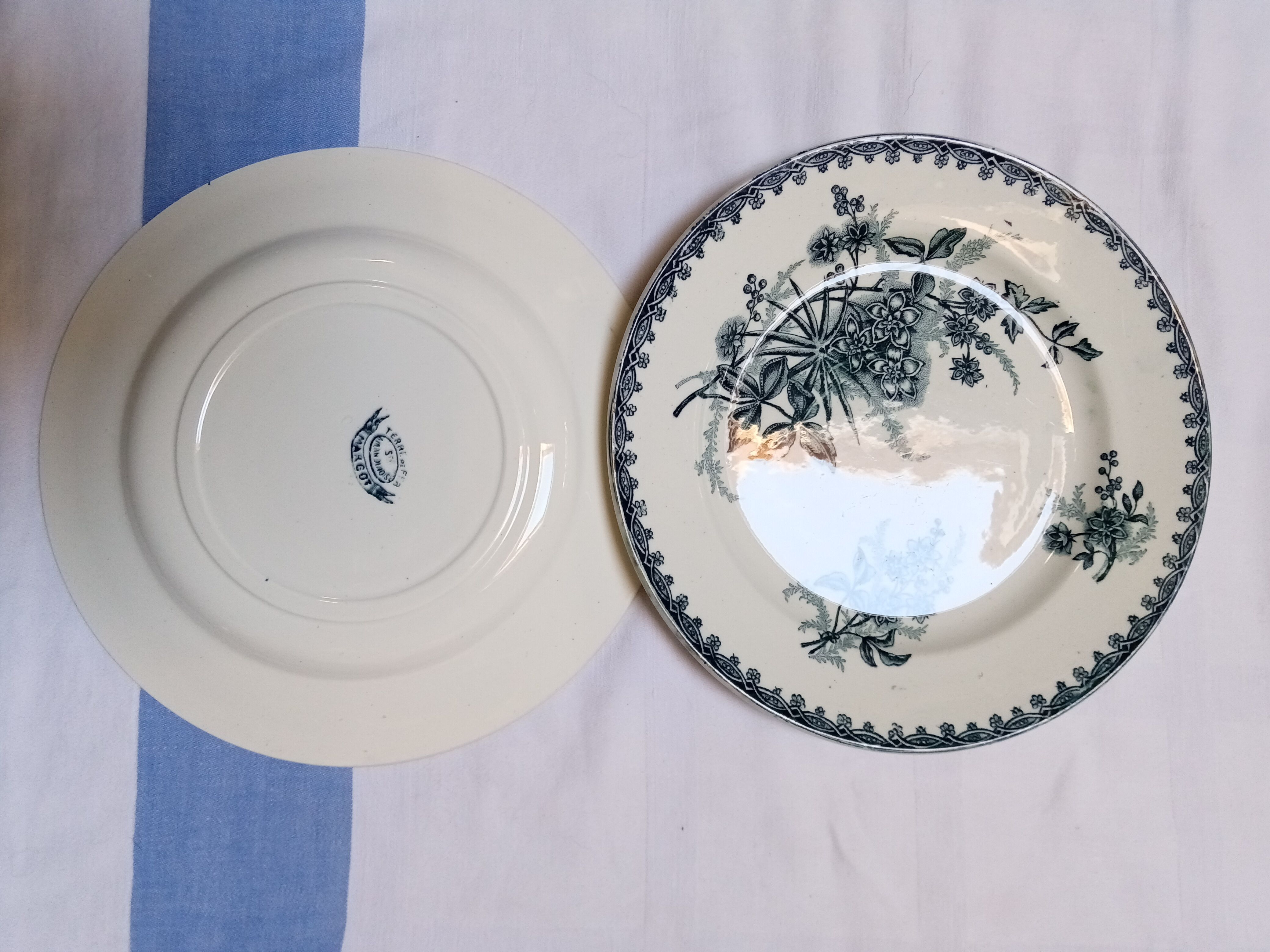 Assortment of 6 old blue flat plates