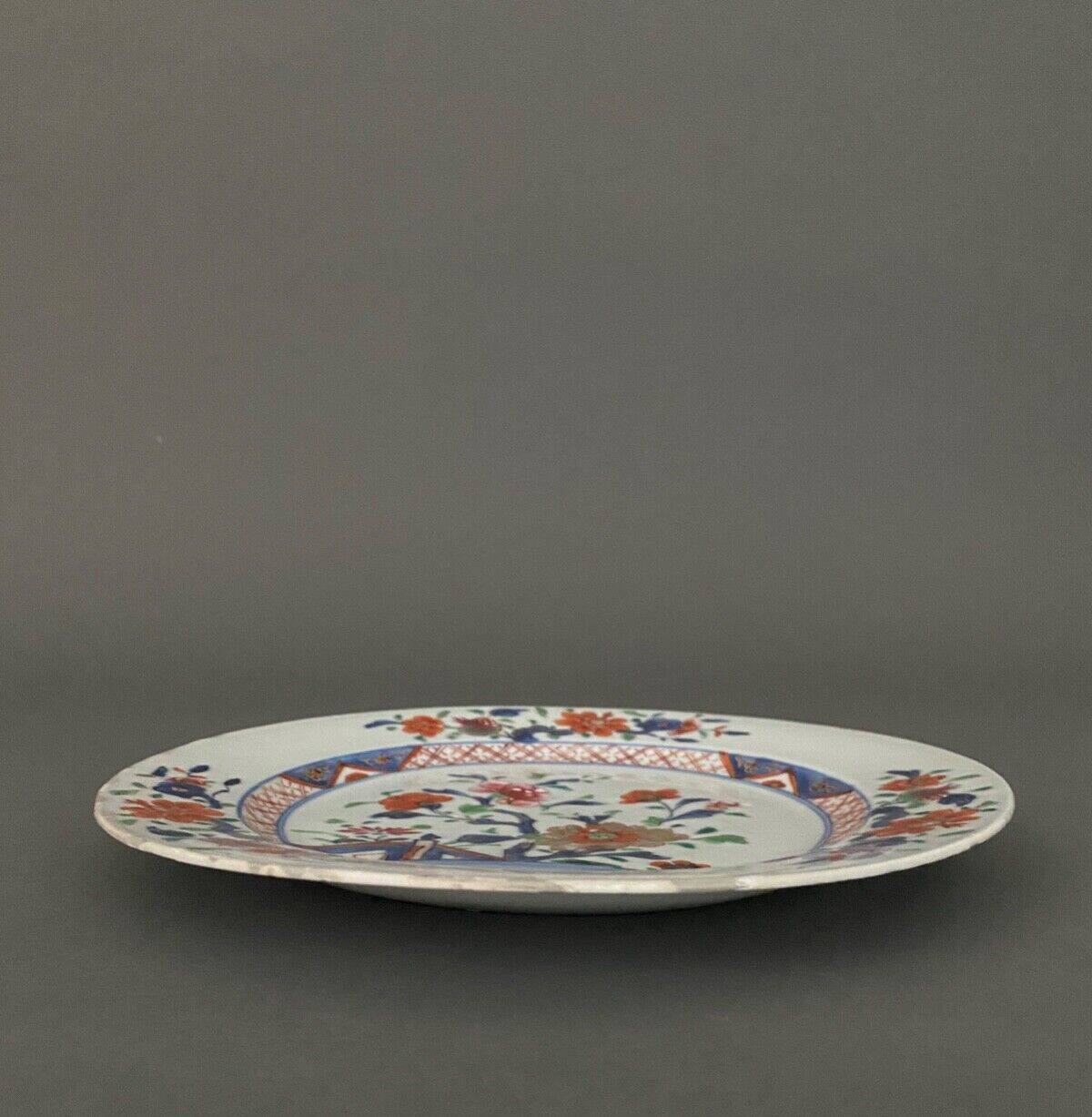 Flat plate in Imari porcelain Japan 19th century floral decoration