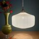 Suspension globe vintage en opaline blanche