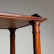 Étagère en acajou du 20e siècle