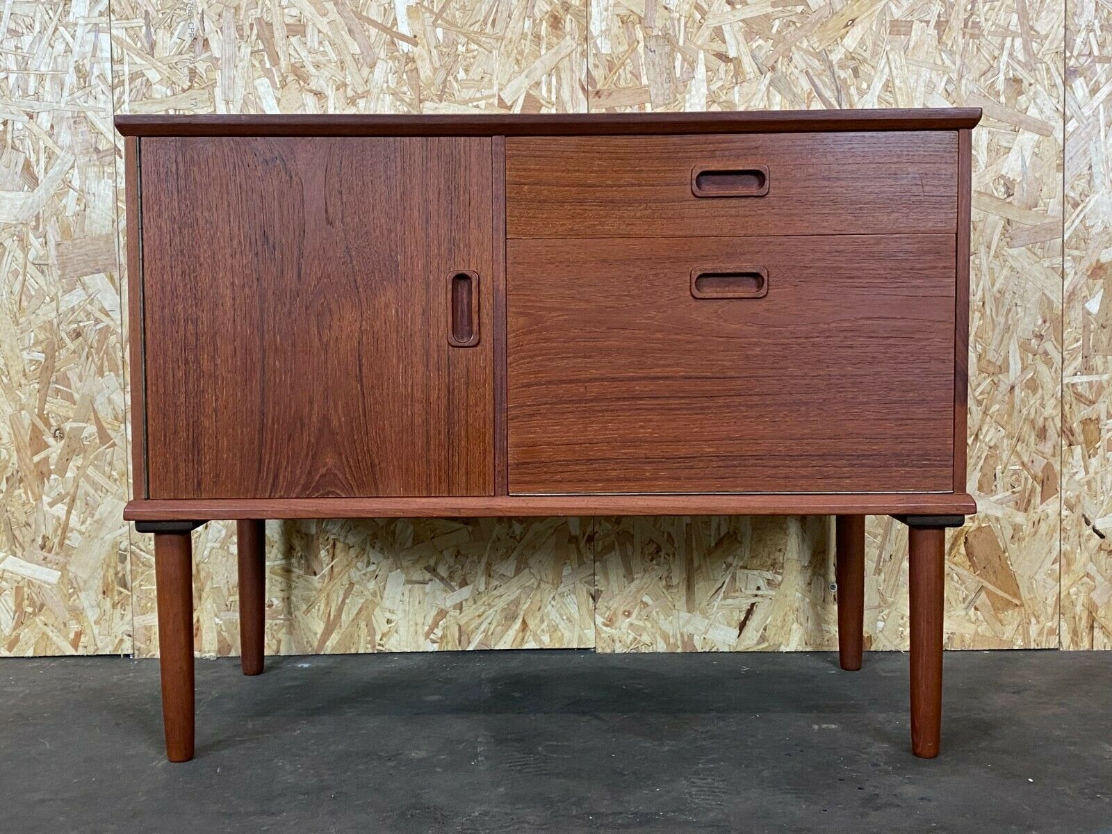 60s 70s teak sideboard Credenza cabinet Danish Modern Design Denmark 70s