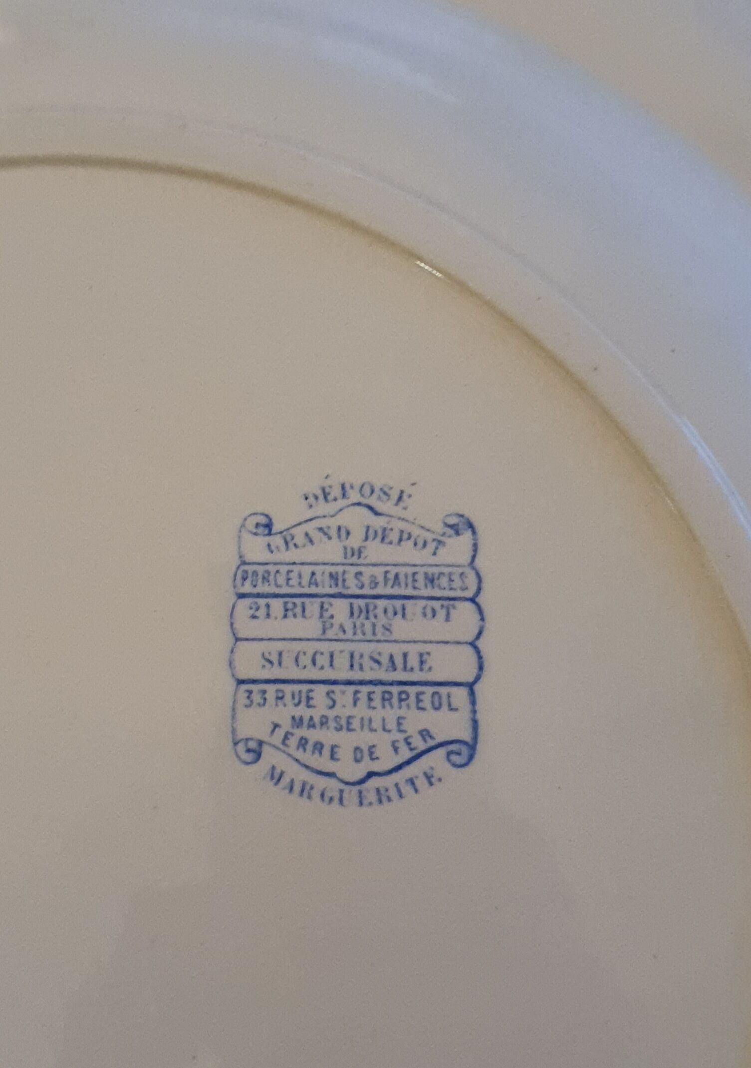 Round dishes Iron Earth