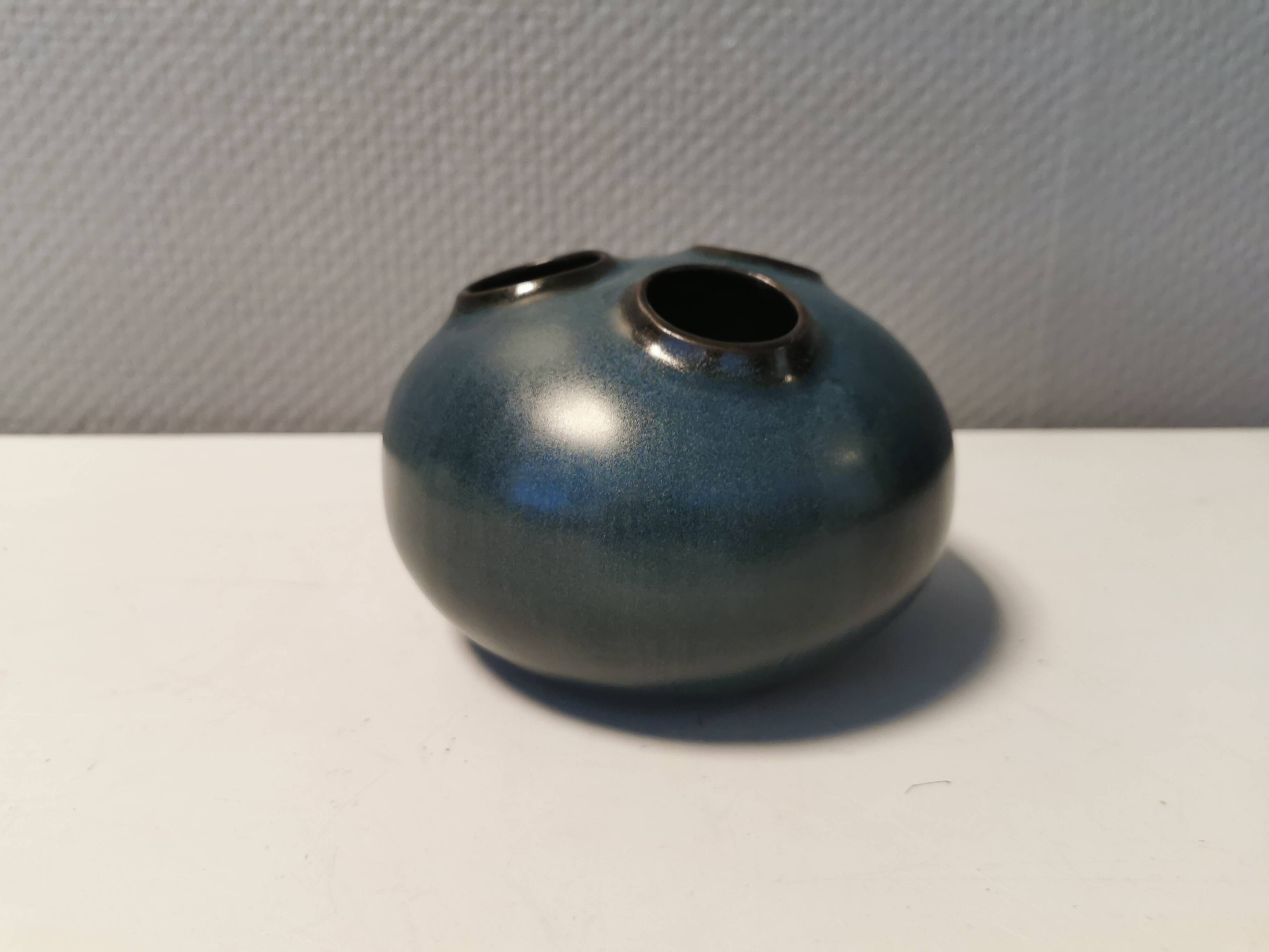 Vase by Kirsten Günther for Knabstrup Denmark. Model Trio