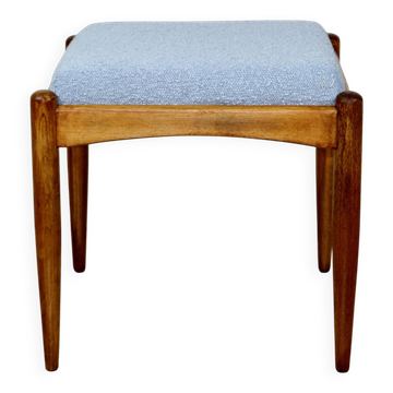 Tabouret Edmund Homa siège en bouclé bleu clair.