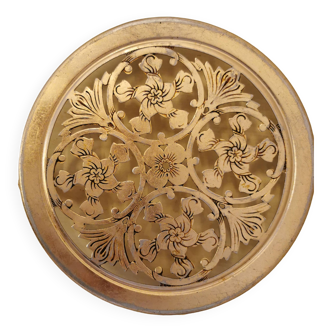 Flower motif trivet