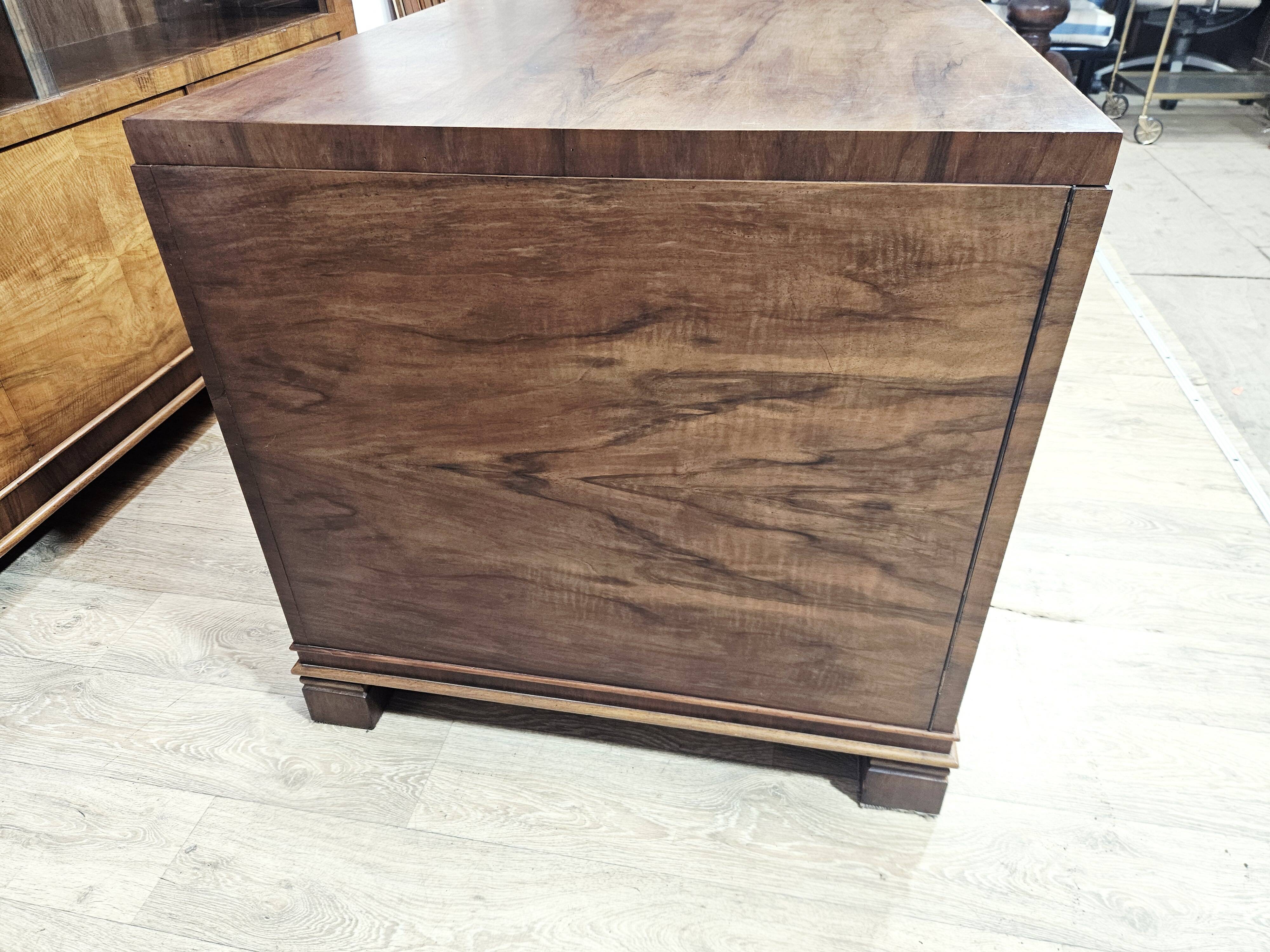 Ensemble de bureau exécutif monumental / Art Déco / Noyer / Années 1940.