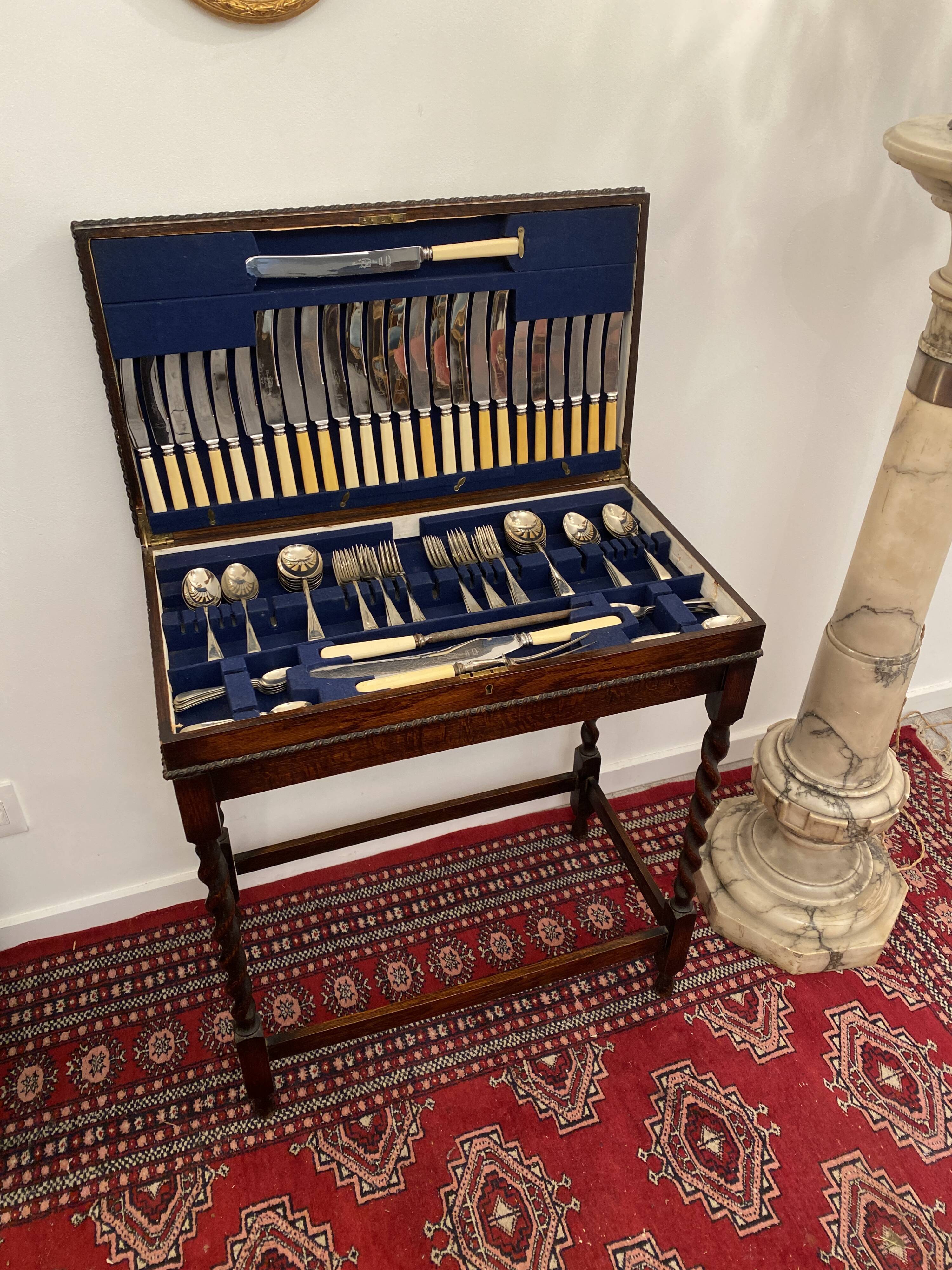 Silver furniture menagere 100 pieces Thomas Ward & Sons Sheffield late 19th