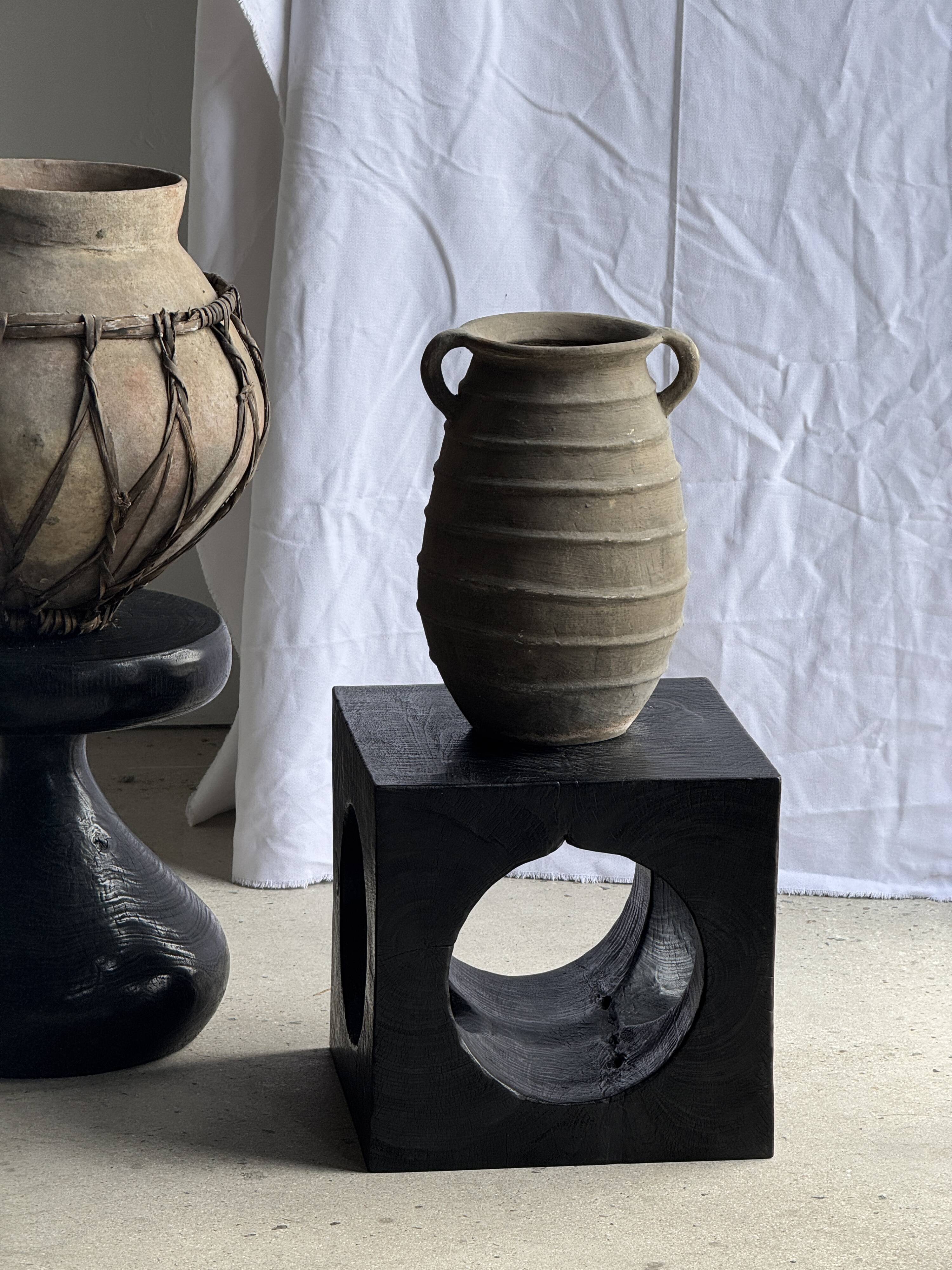 Pawn Black - Stool, side table, end table in solid mango wood.