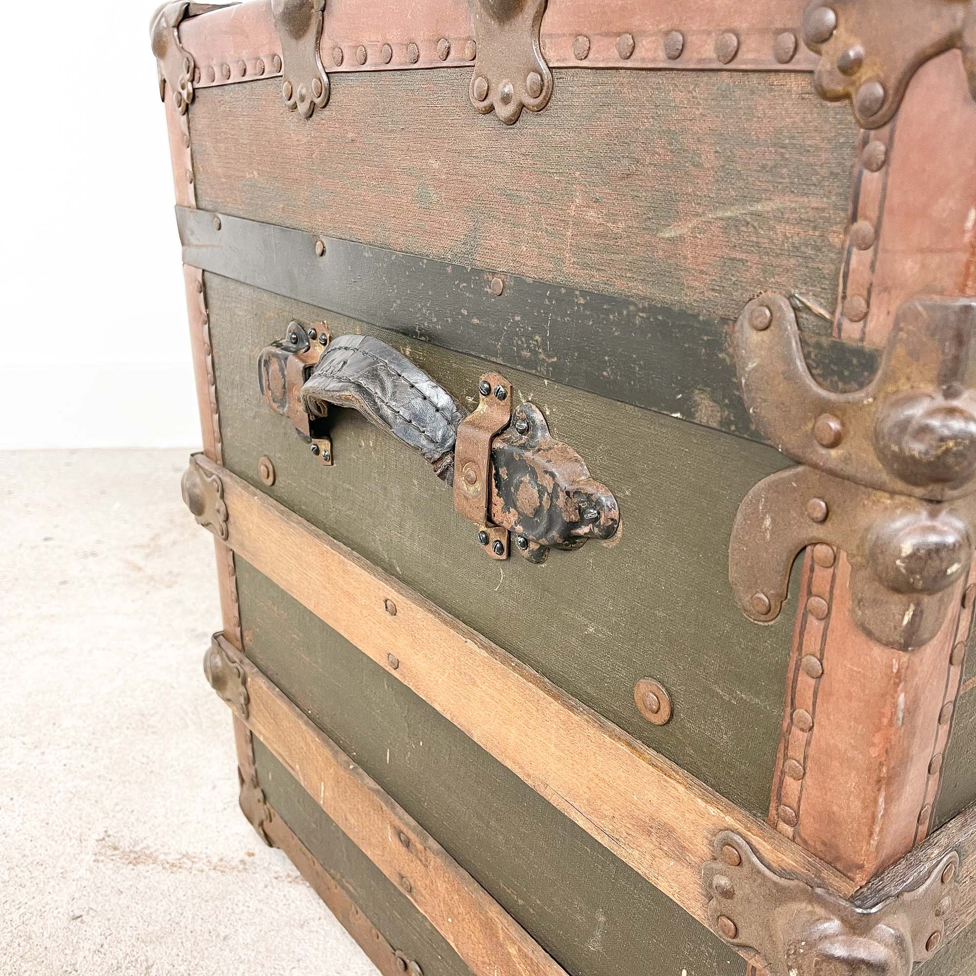 Antique american trunk chest 1900s
