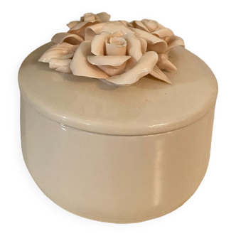 Candy box / porcelain jewelry box