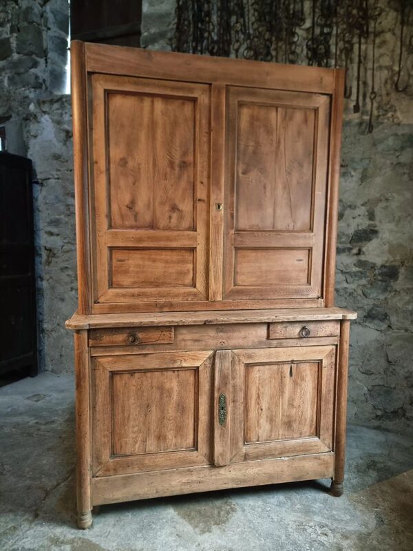 Buffet ancien français en chêne – Vaisselier deux parties avec tiroirs et quatre portes