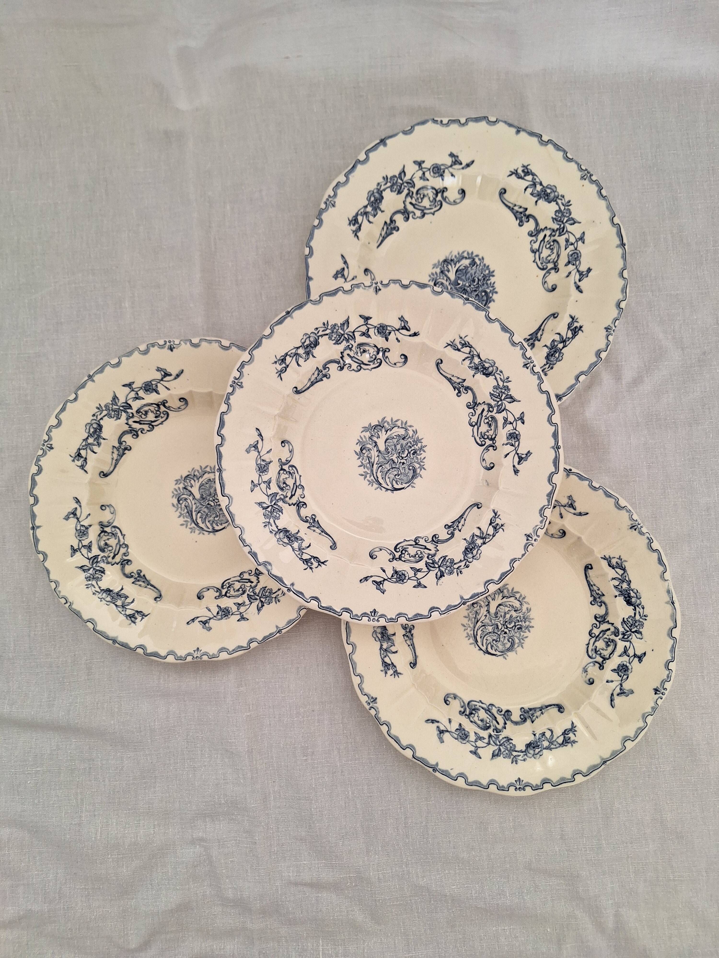 Vintage hollow plates HC Moscow