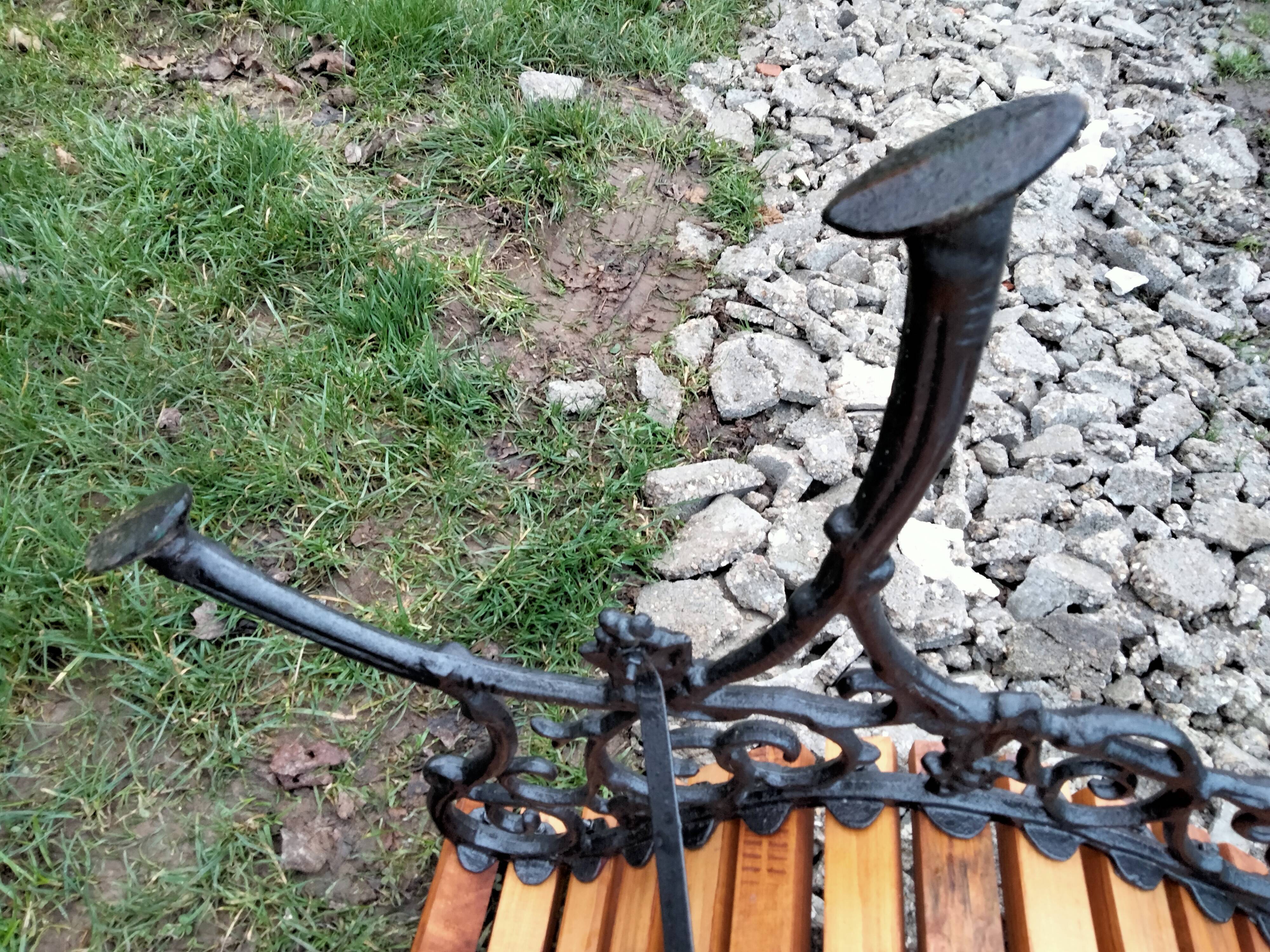 Old garden bench with vintage cast iron legs xxeme