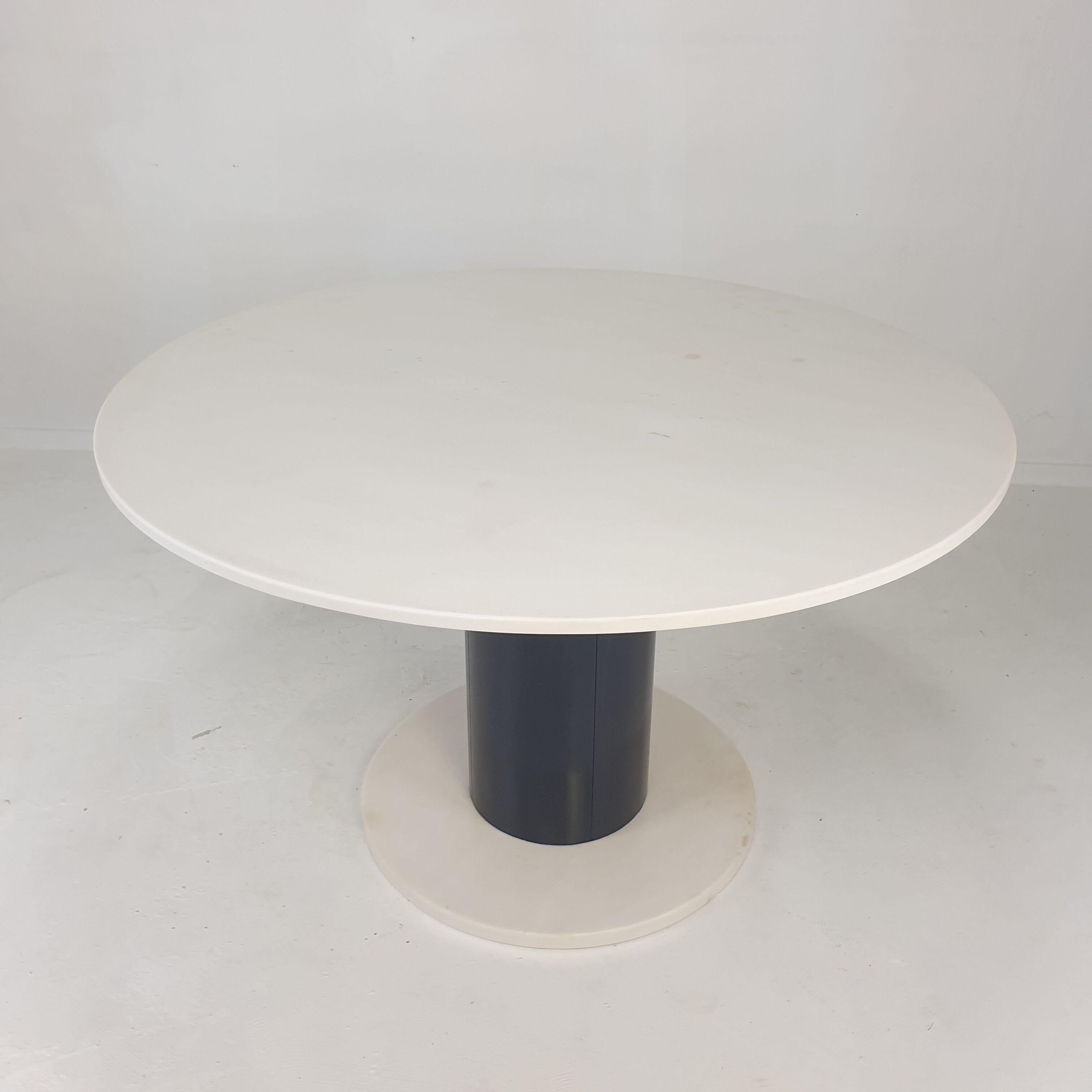 Round marble dining table, 1980's