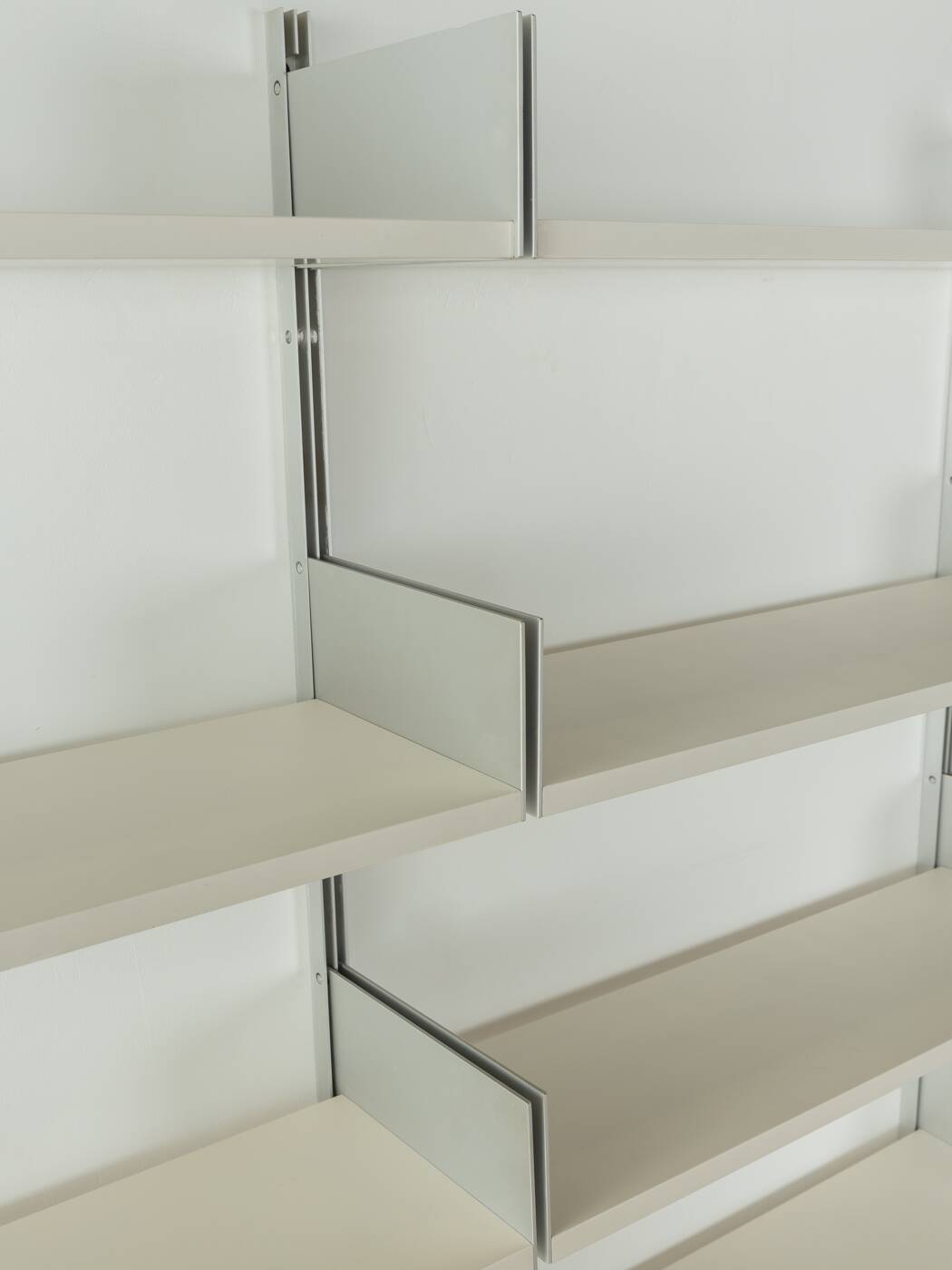 Modular shelving system 606 by Dieter Rams for Vitsœ from the 1960s
