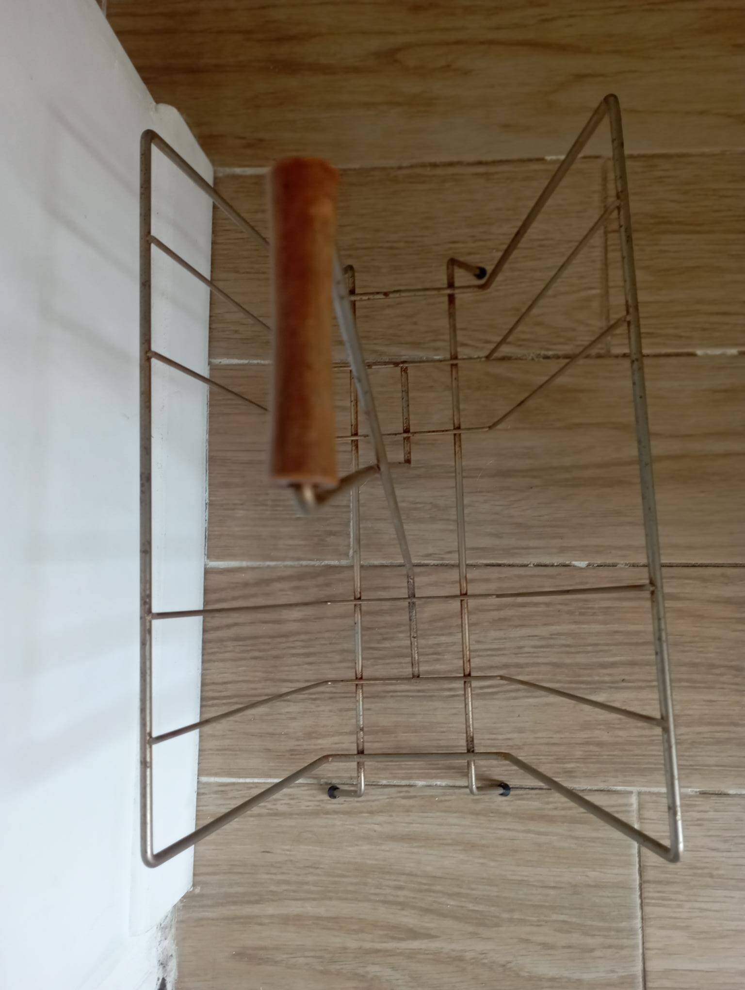Metal/brass magazine rack