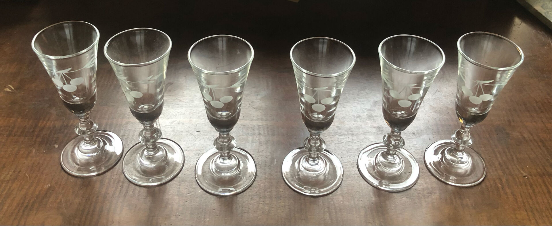 6 vintage 60's liqueur glasses in their original box.