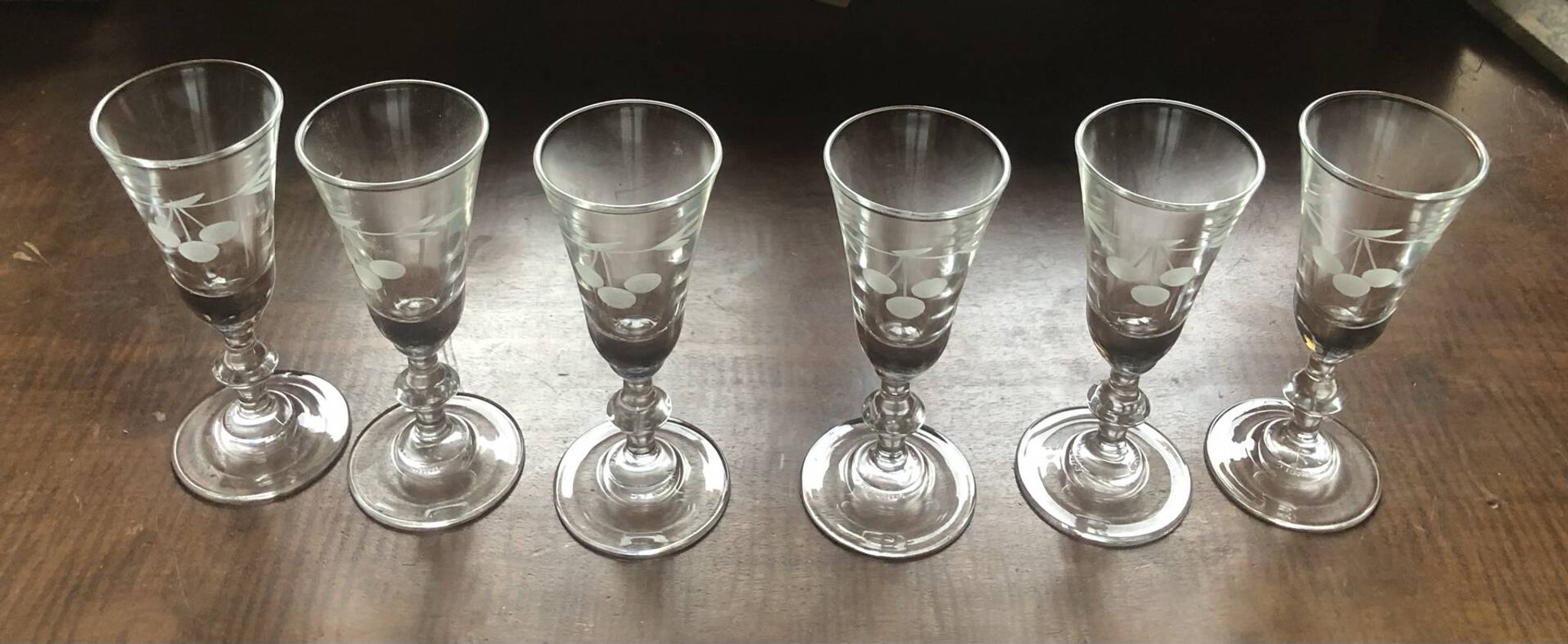 6 vintage 60's liqueur glasses in their original box.