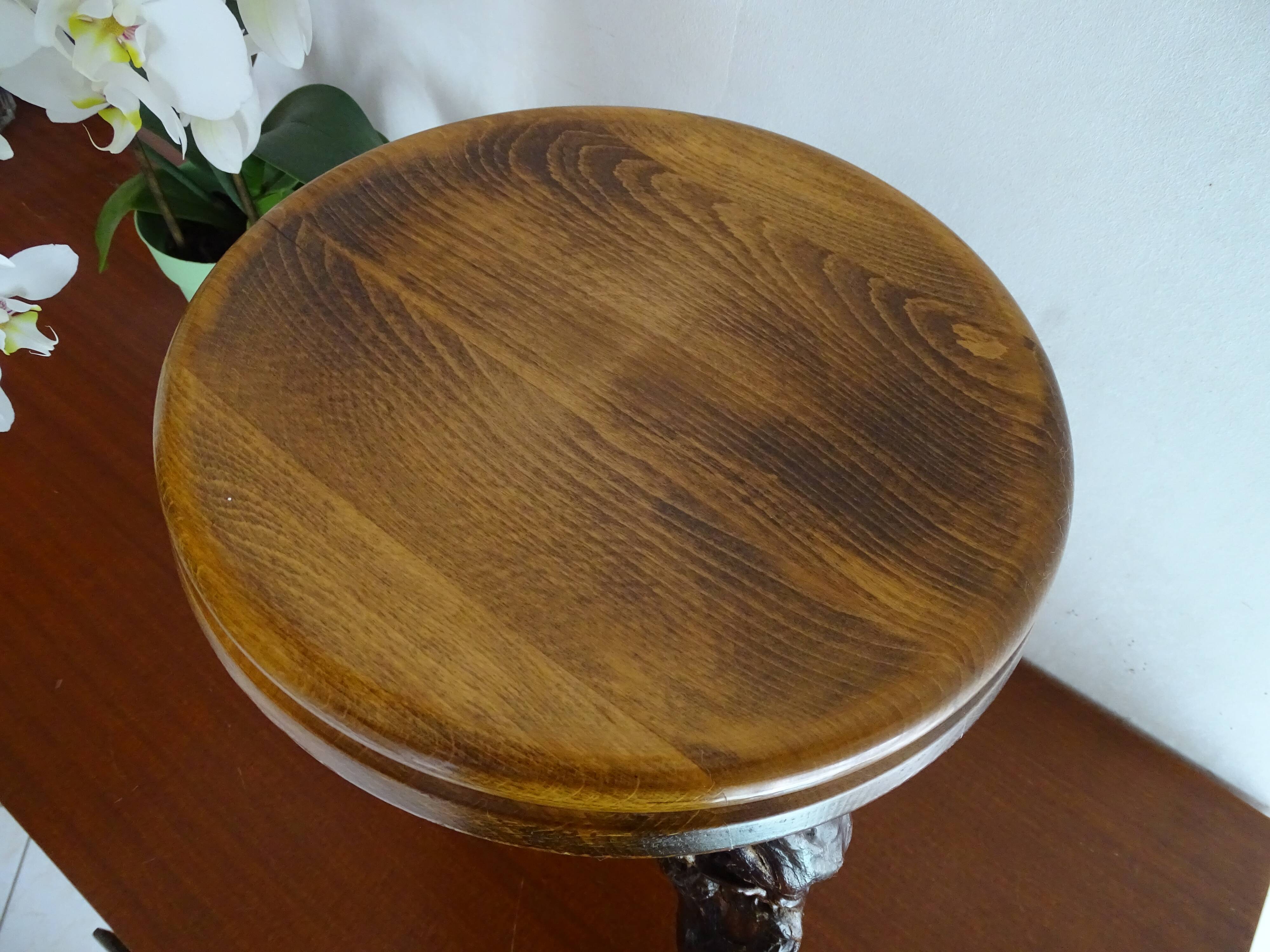 Tripod stool cep wood