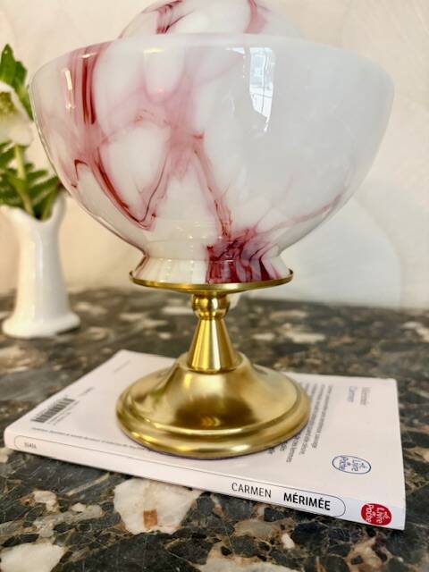 Small Art Deco lamp from the 1930s in marbled opaline.