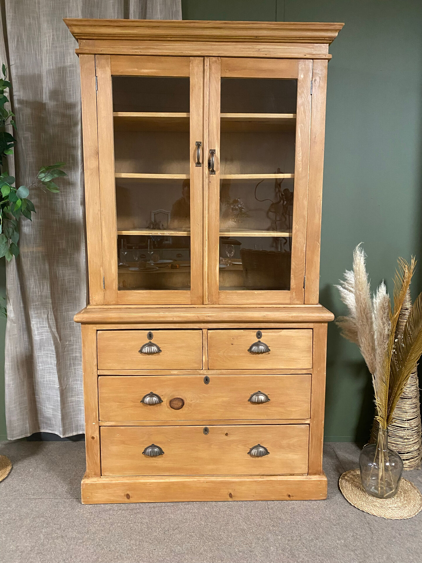 Vaisselier , vitrine 