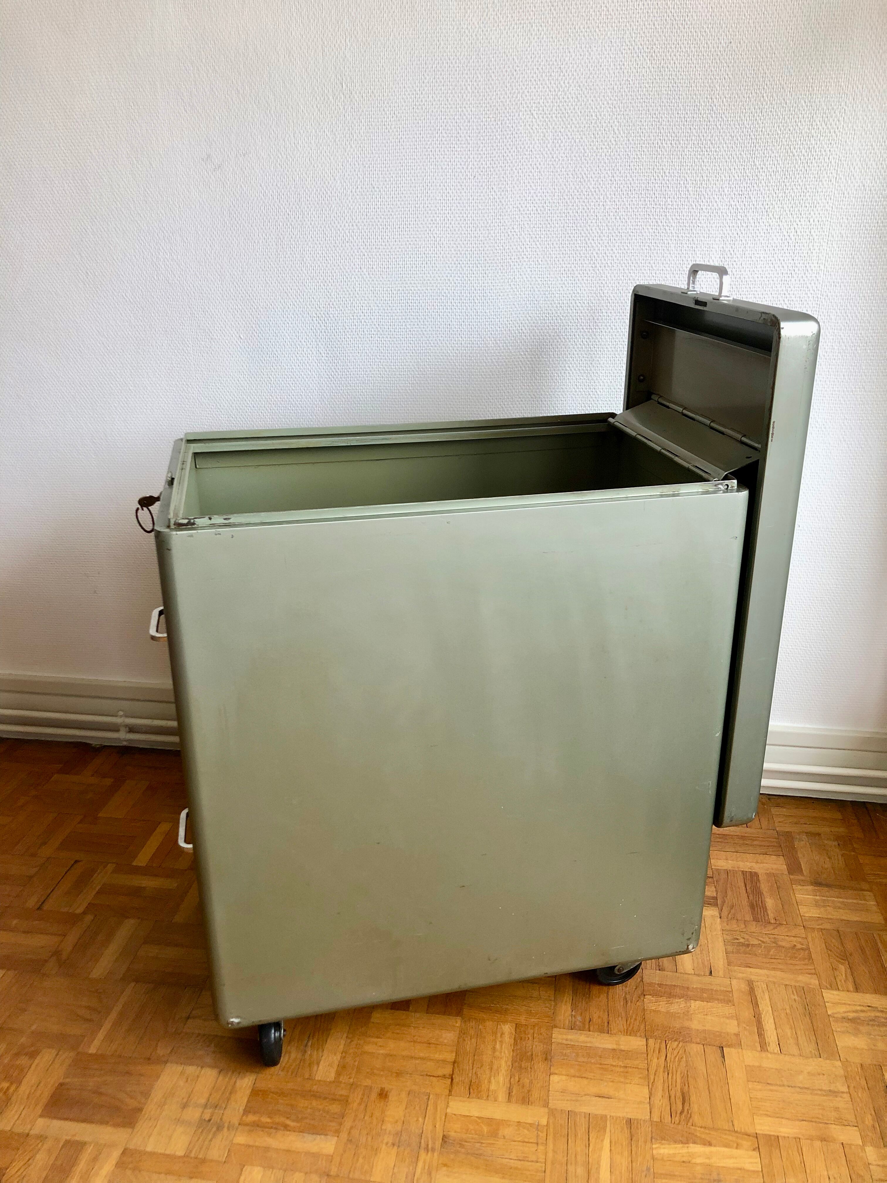 YAC industrial furniture with castors