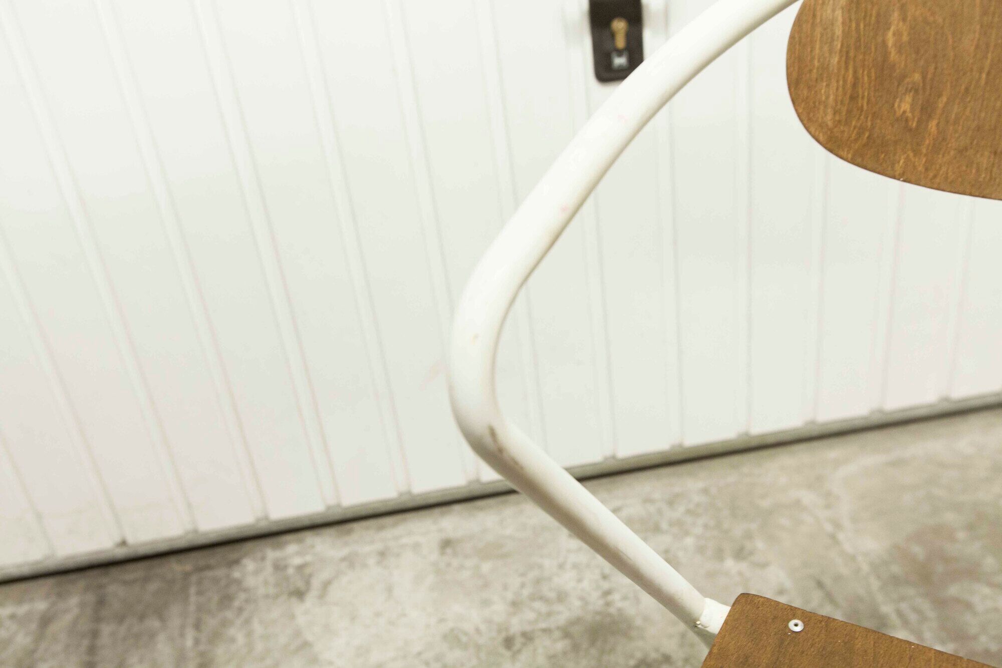 Atypical chair of the 70s metal and wood