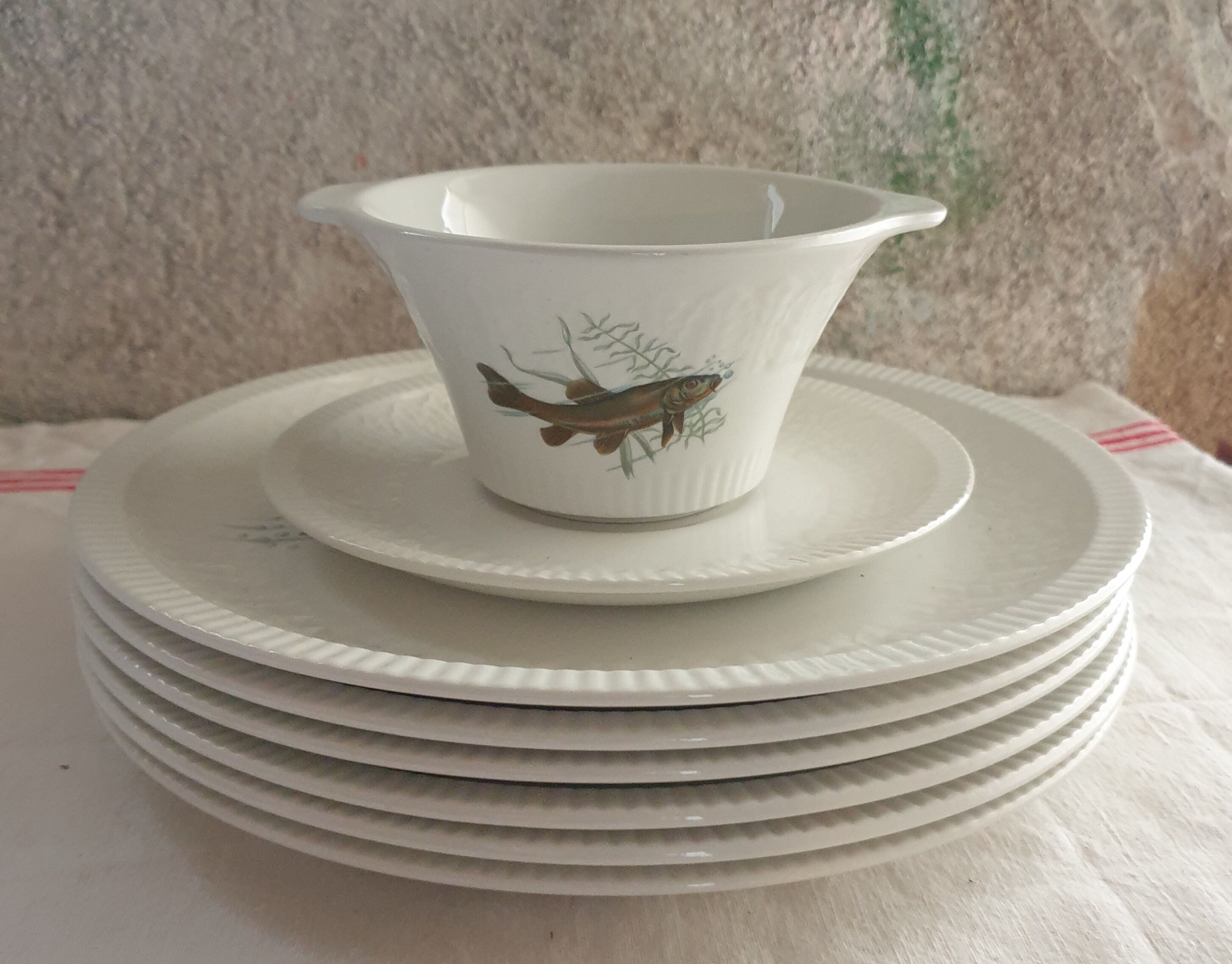 Fish set, 6 plates, sauce pot and saucer