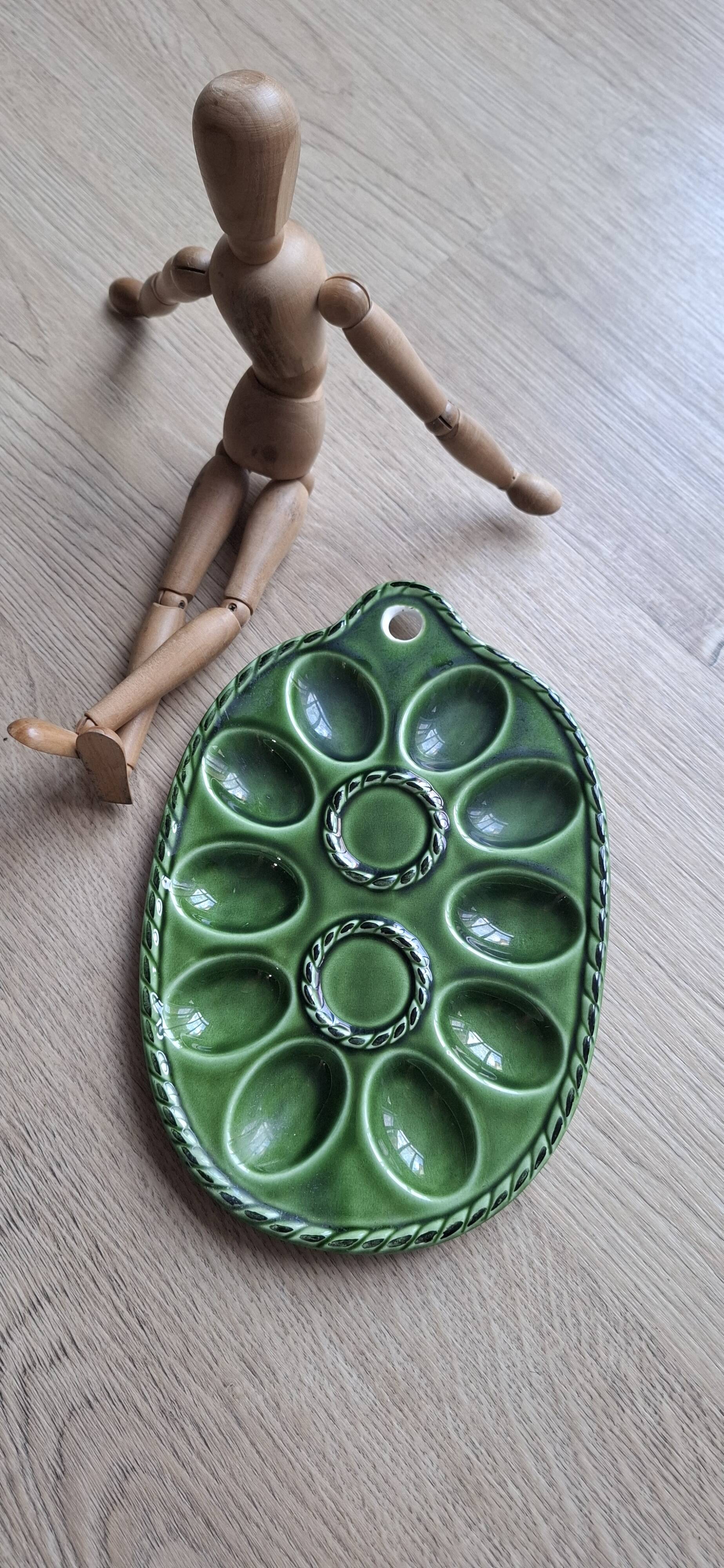 Green egg barbotine dish 25x17