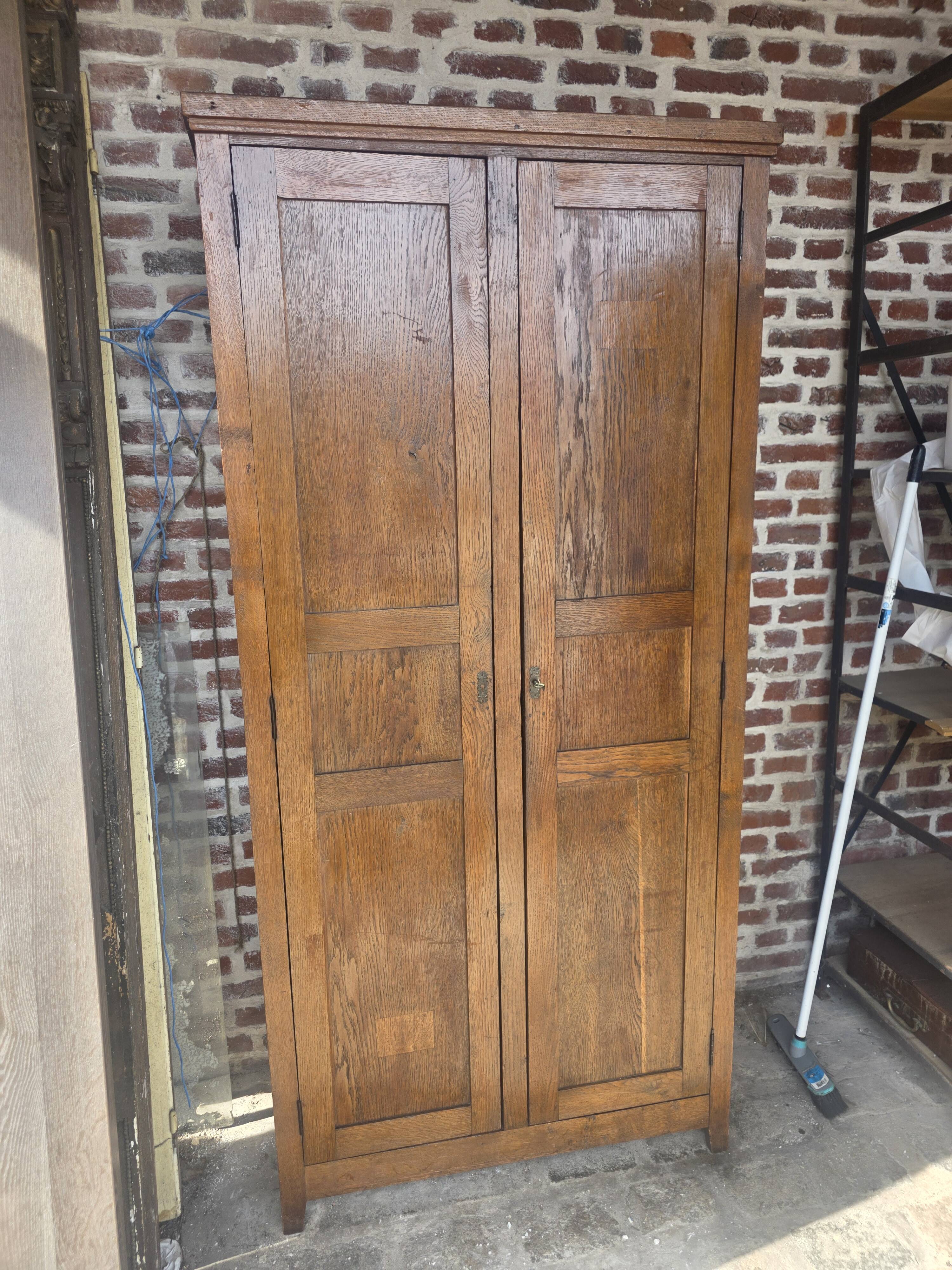 Armoire parisienne ancienne en chêne