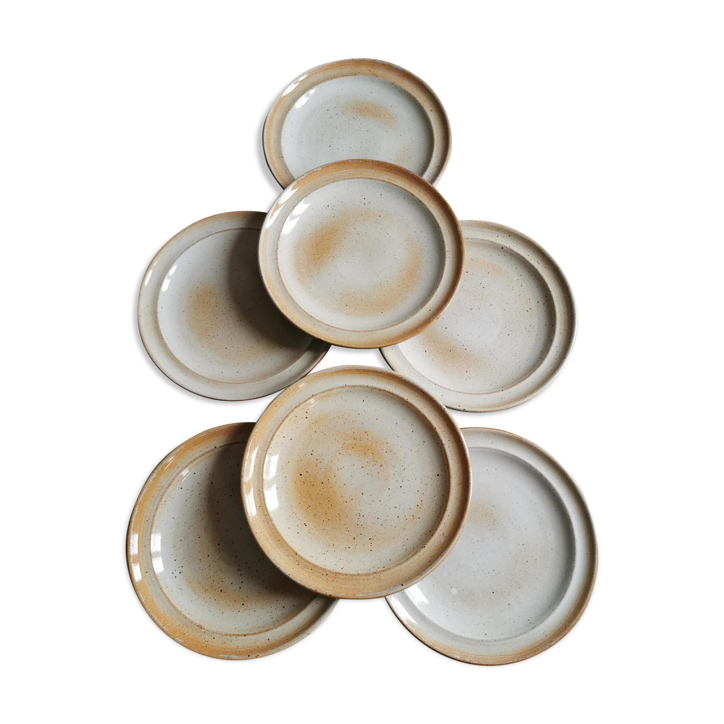 service of 7 vintage plates in Marais sandstone