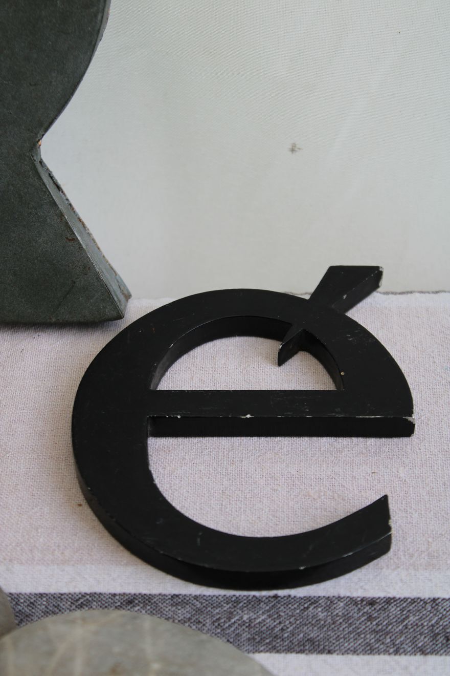 Set of 2 letters of sign
