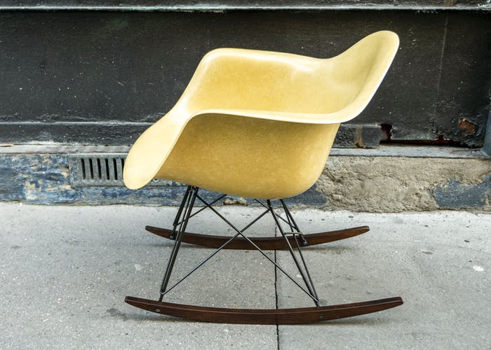 Rocking-chair Eames vintage by Herman Miller - Ochre Light