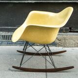 Rocking-chair Eames vintage by Herman Miller - Ochre Light
