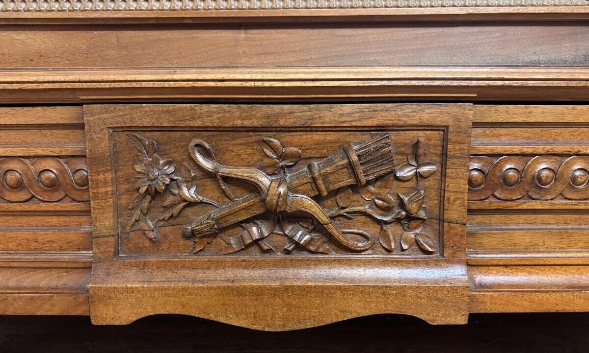 armoire style Louis XVI en noyer vers 1850