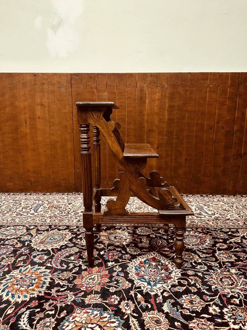 Escalier de bibliothèque classique