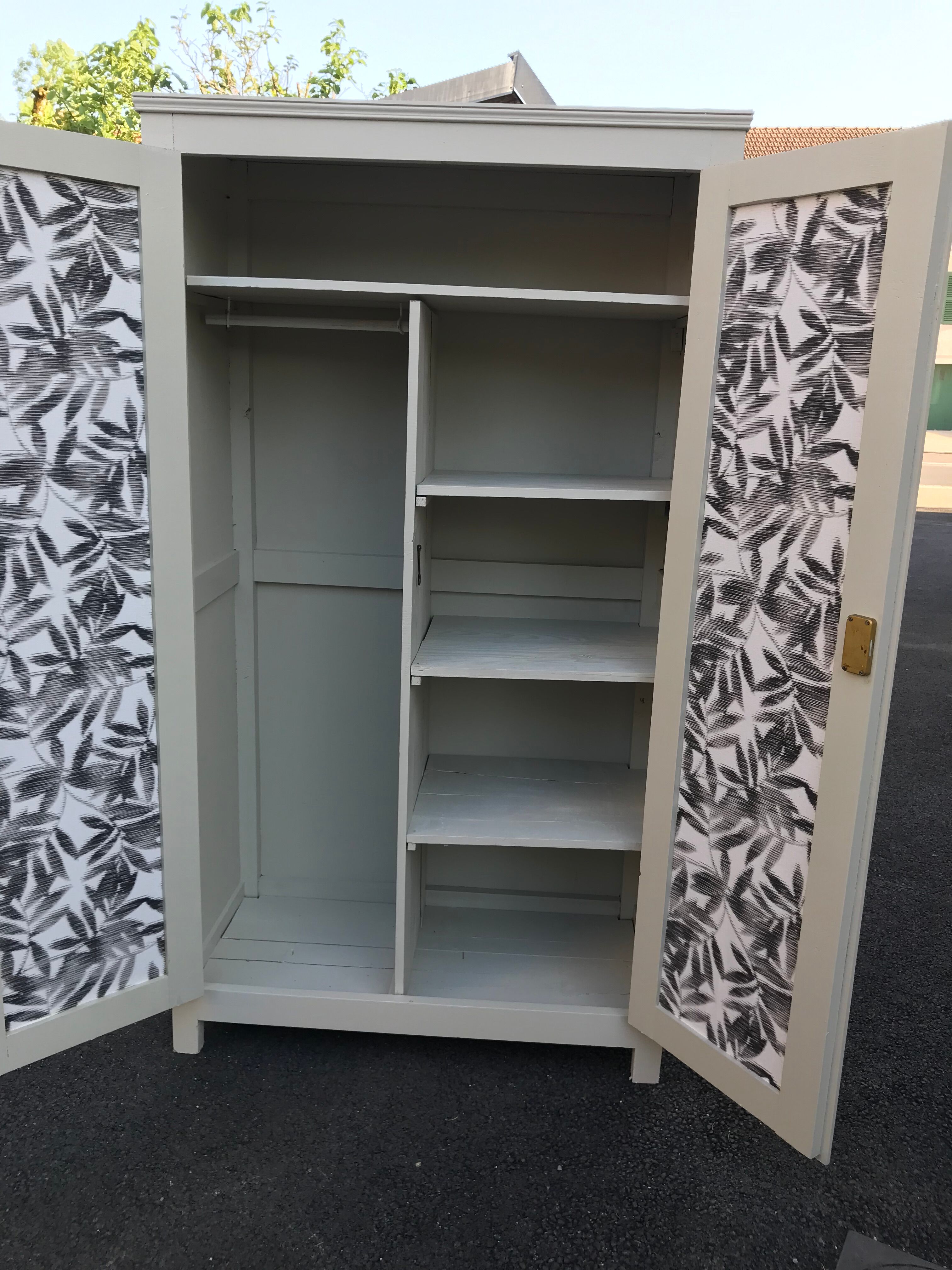 Paridian cabinet