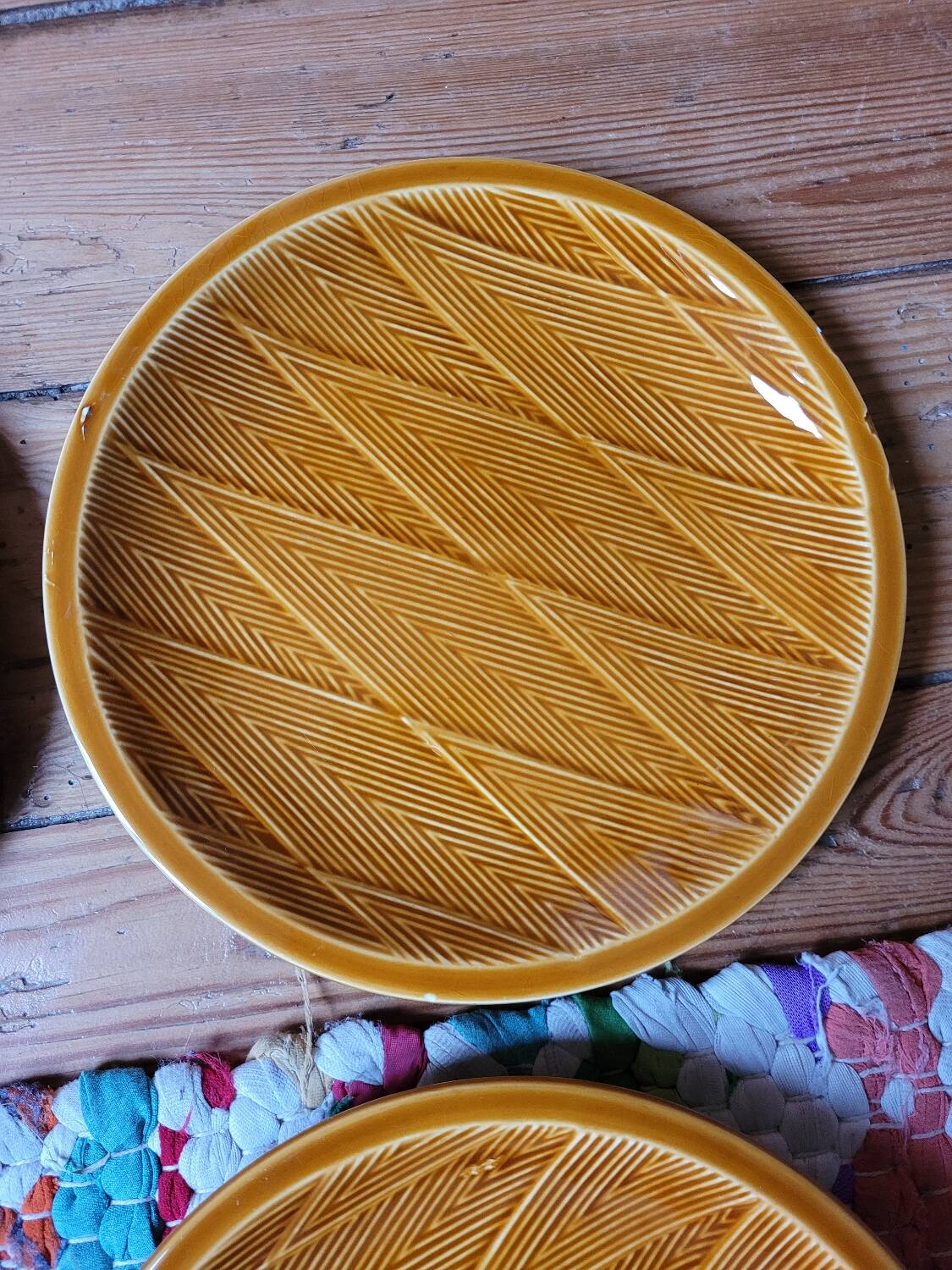 Lot No. 1 of 6 Salins barbotine dessert plates