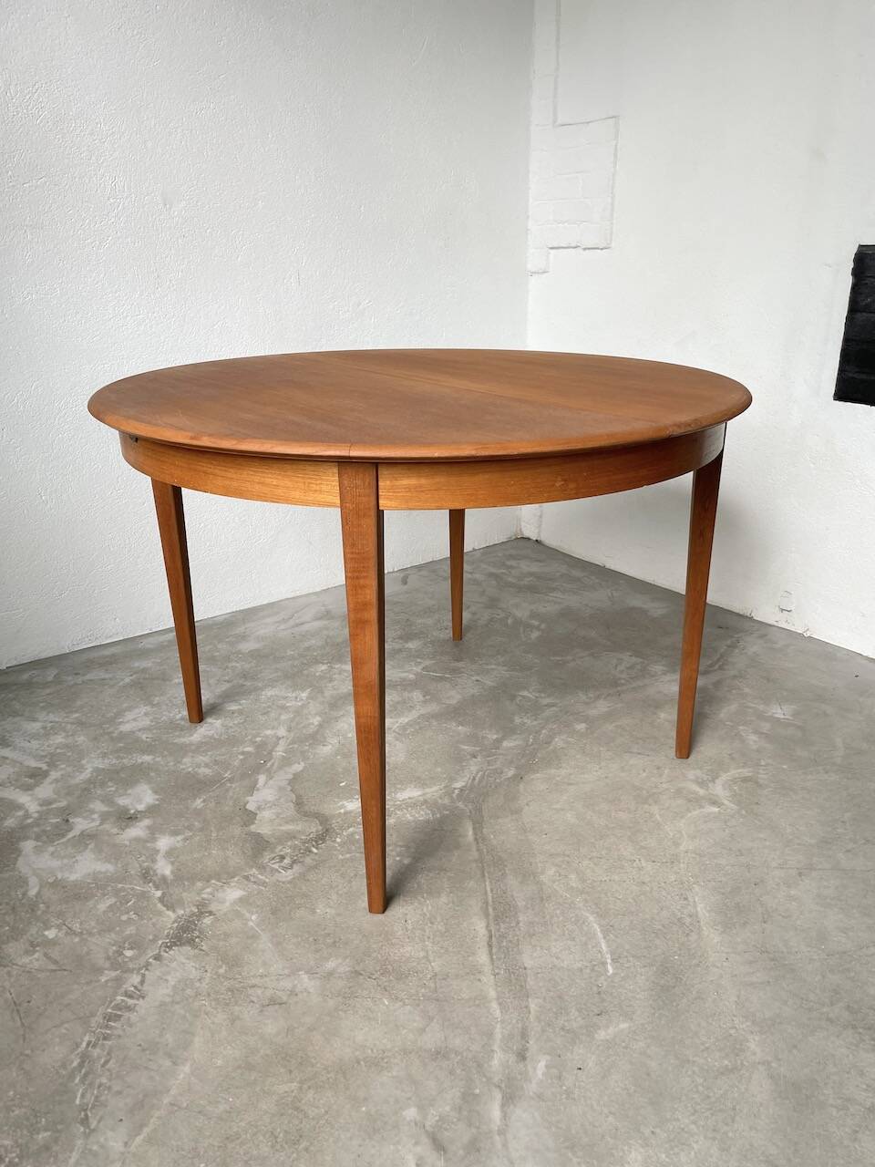 Scandinavian round teak table with extension
