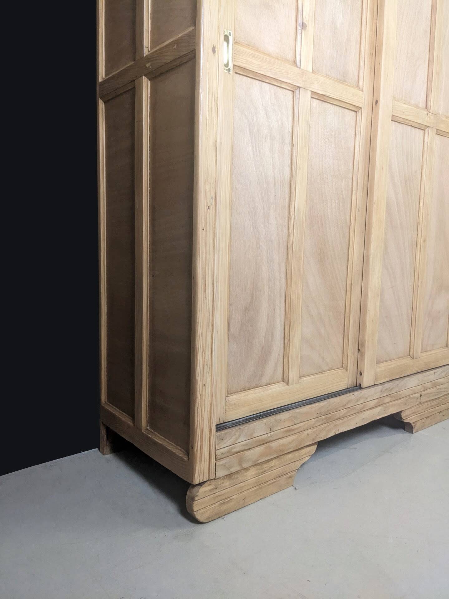 Parisian wardrobe - Renovated