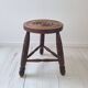 Tabouret tripode en bois massif